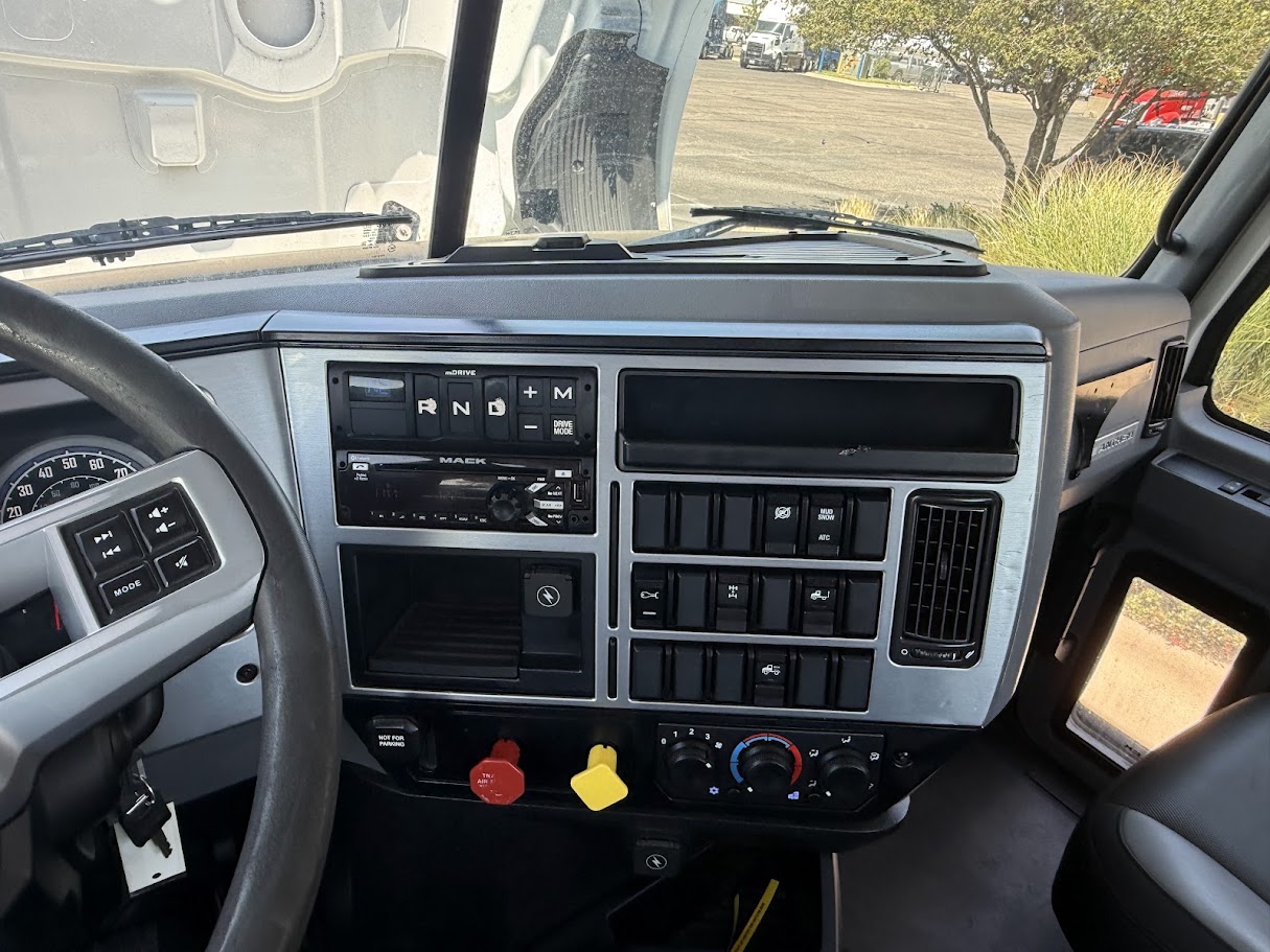 2021 Mack Anthem in Lubbock, TX — photo 6