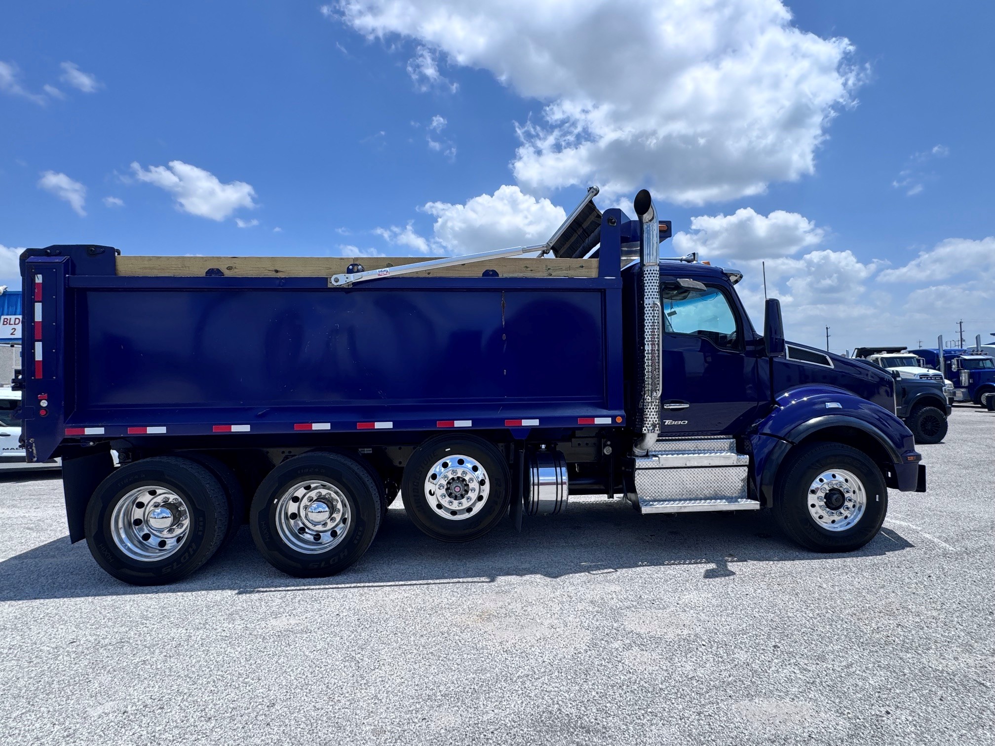 2023 Kenworth T880 in San Antonio, TX — photo 8