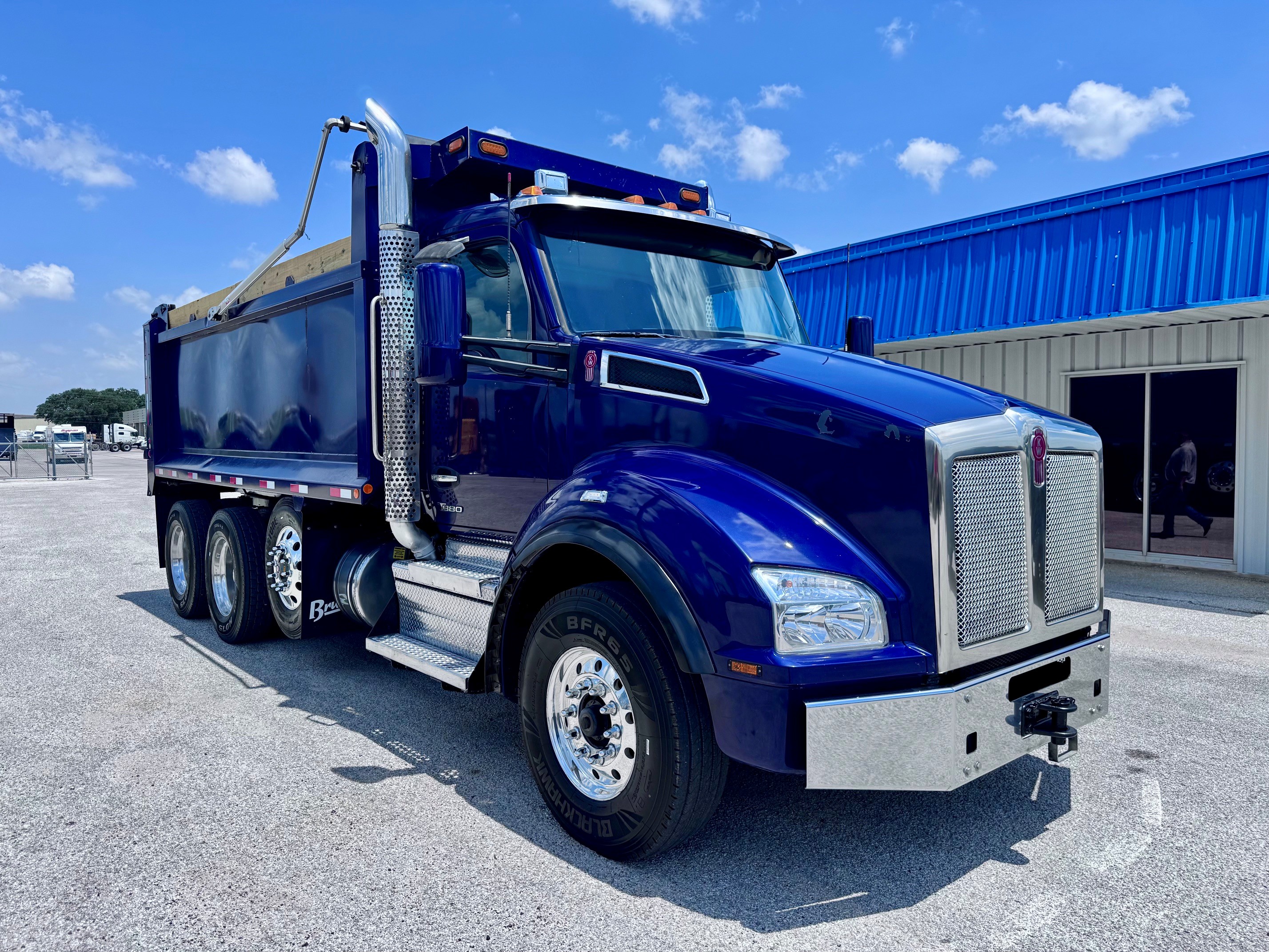 2023 Kenworth T880 in San Antonio, TX — photo 2