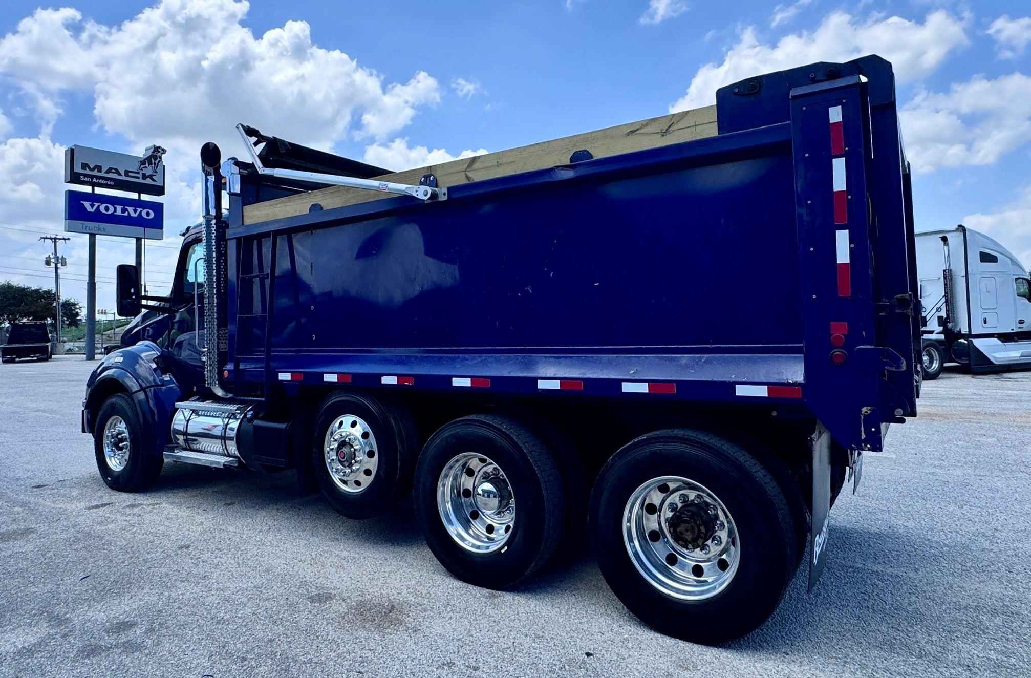 2023 Kenworth T880 in San Antonio, TX — photo 5