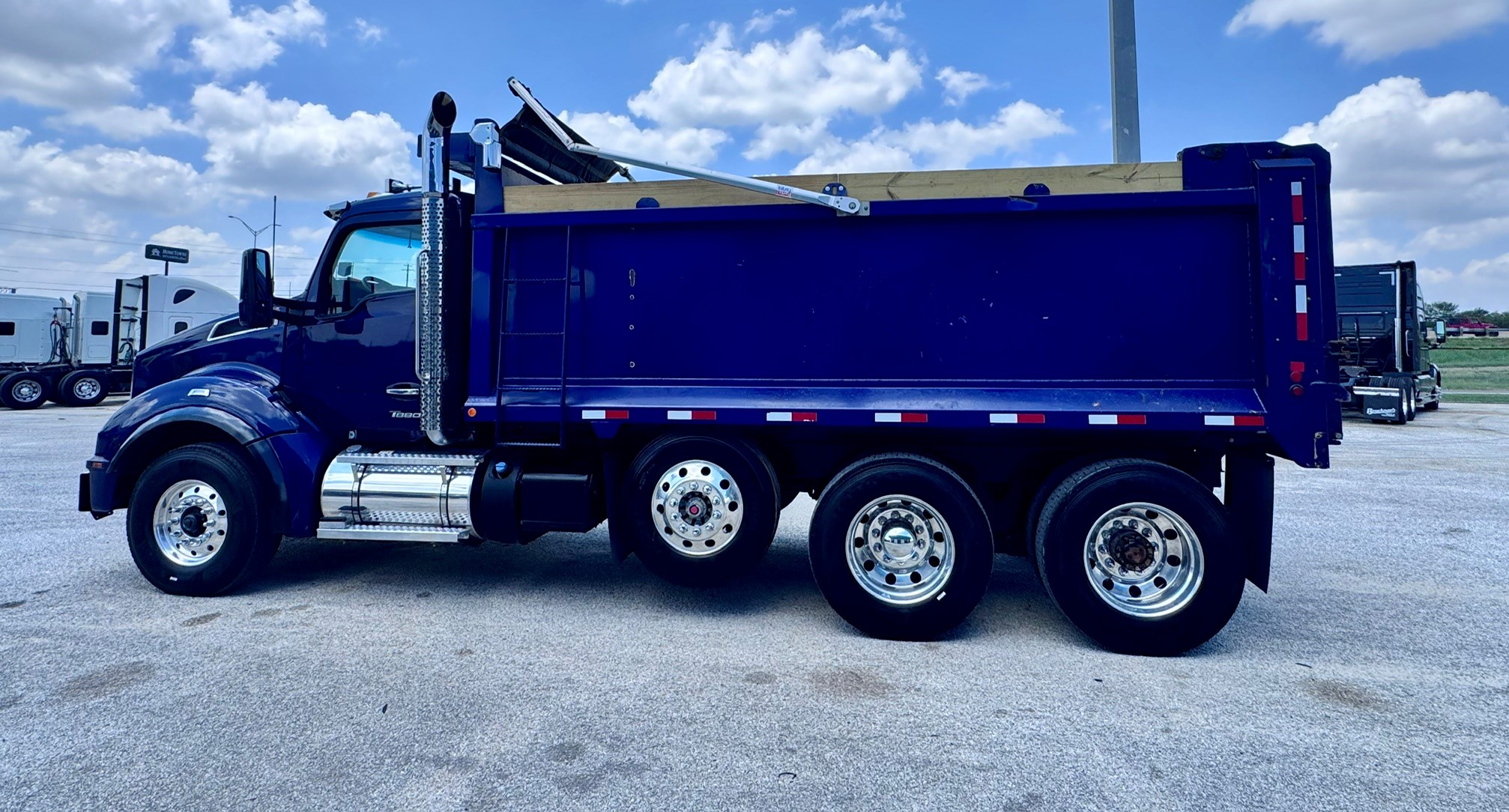 2023 Kenworth T880 in San Antonio, TX — photo 4