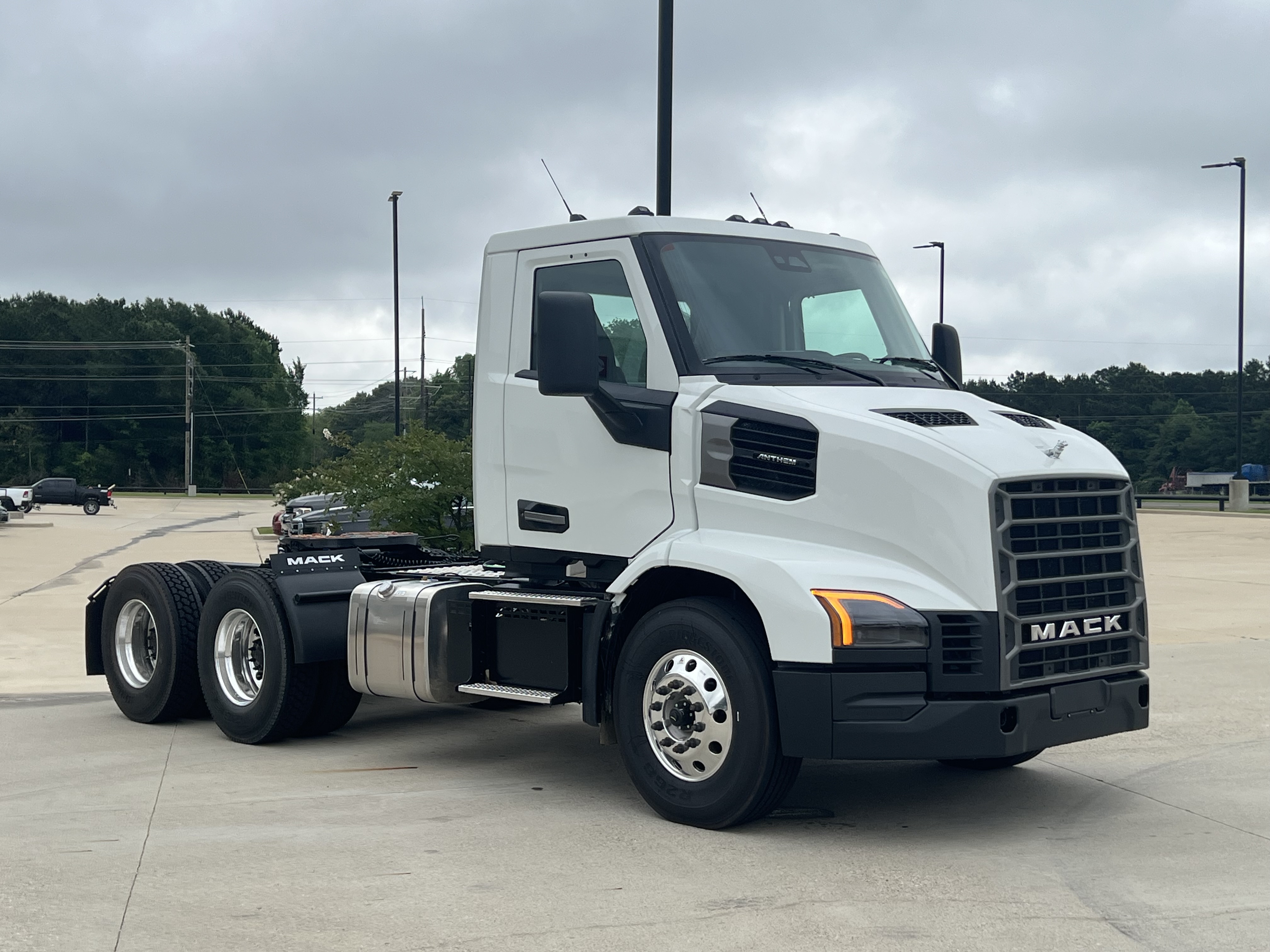 2027 Mack Anthem in Shreveport, LA — photo 3
