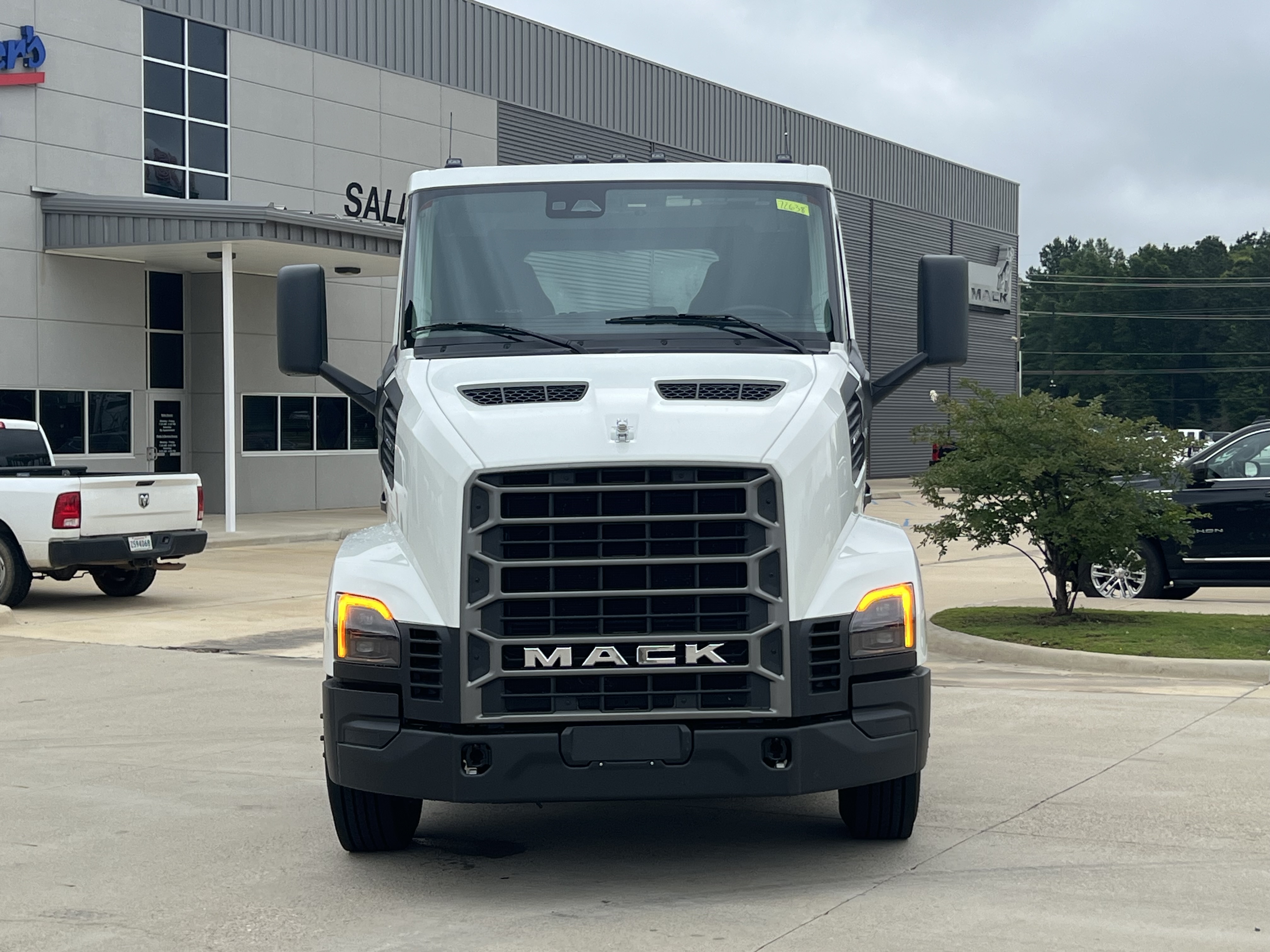 2027 Mack Anthem in Shreveport, LA — photo 2
