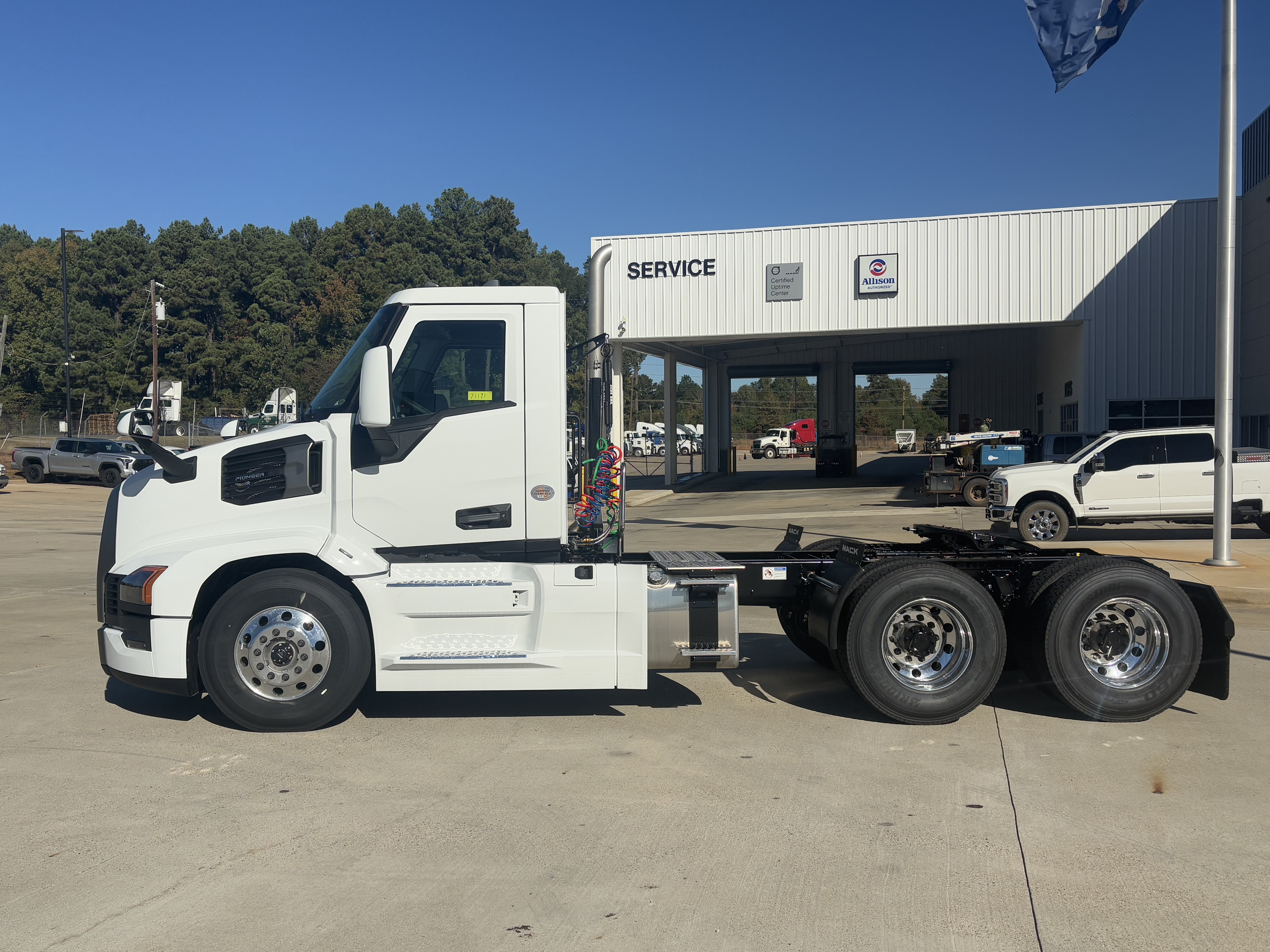 2026 Mack Pinnacle in Shreveport, LA — photo 3