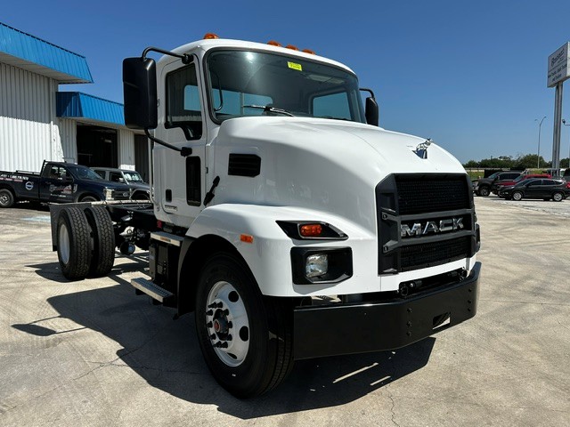 2027 Mack MD in San Antonio, TX — photo 2