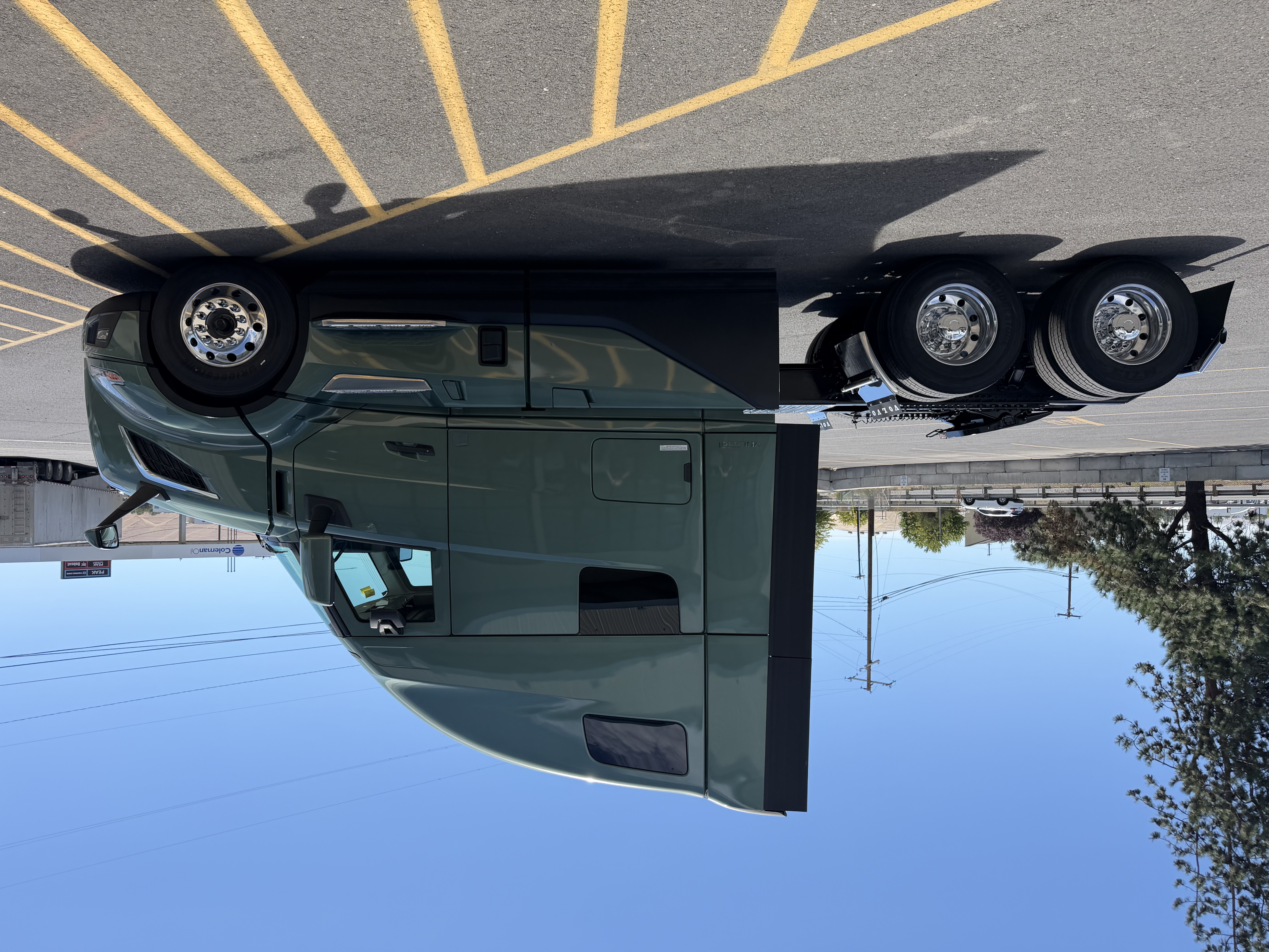 2027 Volvo VNL 860 in Yakima, WA — photo 4