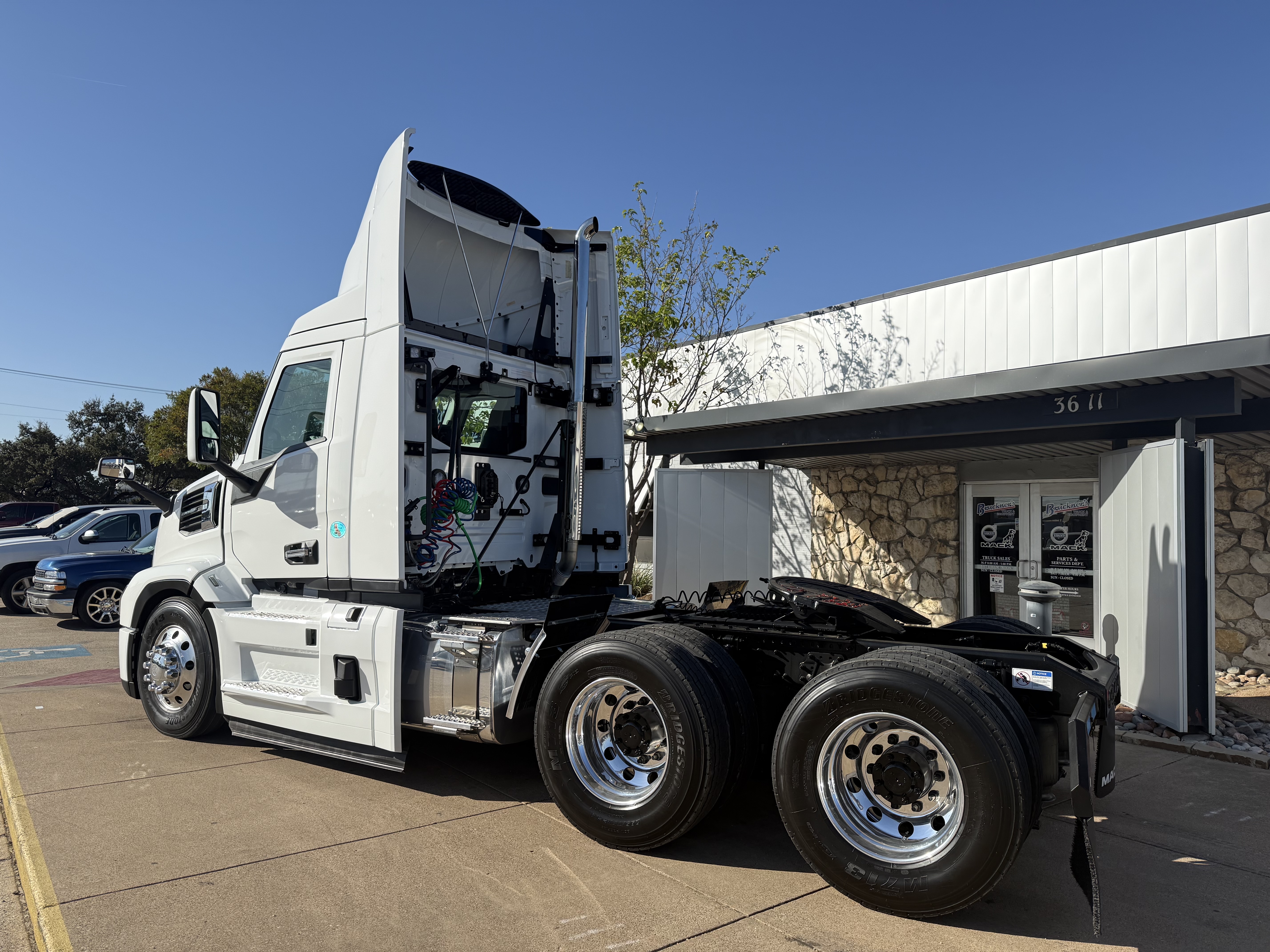 2026 Mack Pinnacle in Fort Worth, TX — photo 3