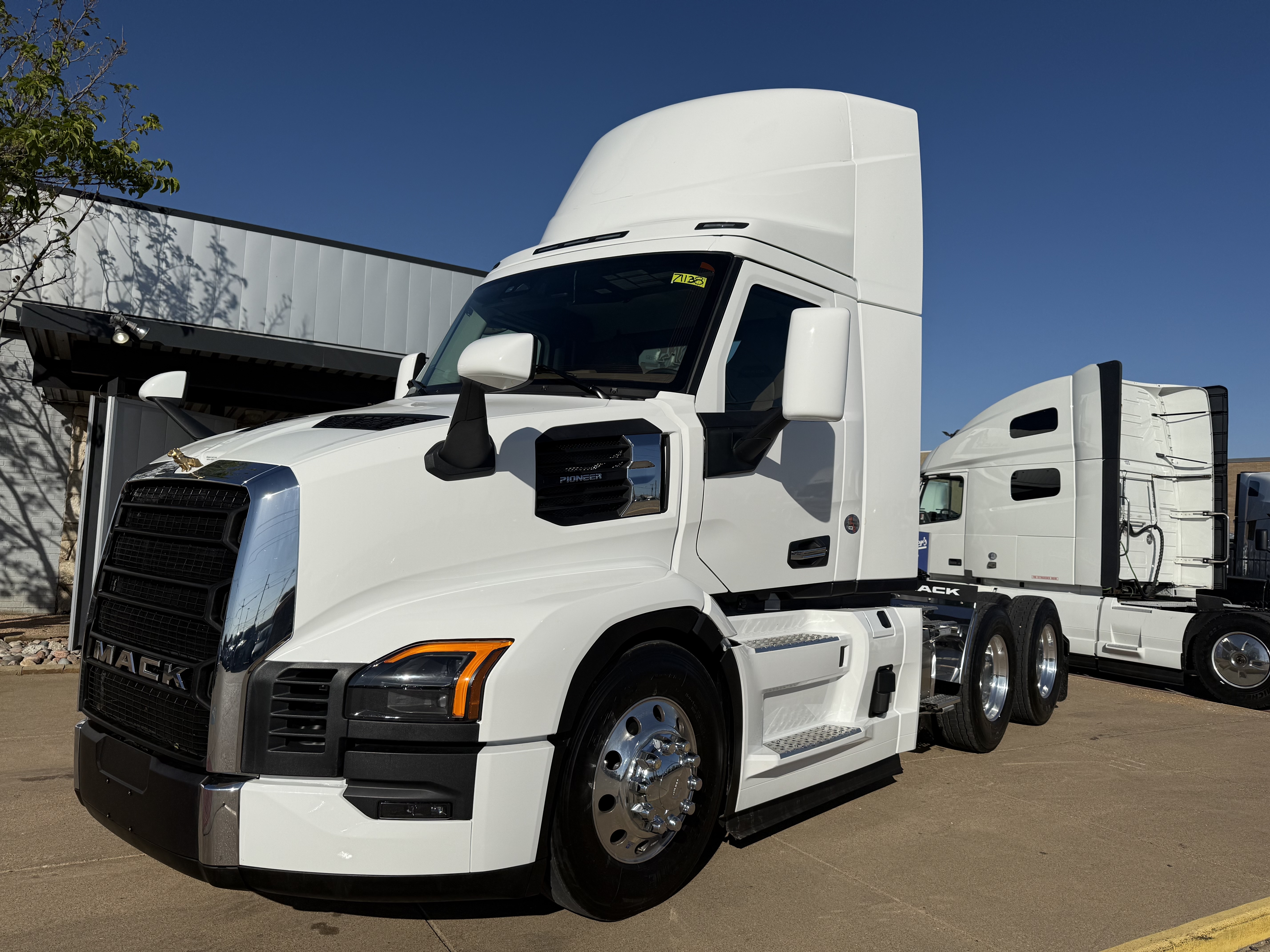 2026 Mack Pinnacle in Fort Worth, TX — photo 2