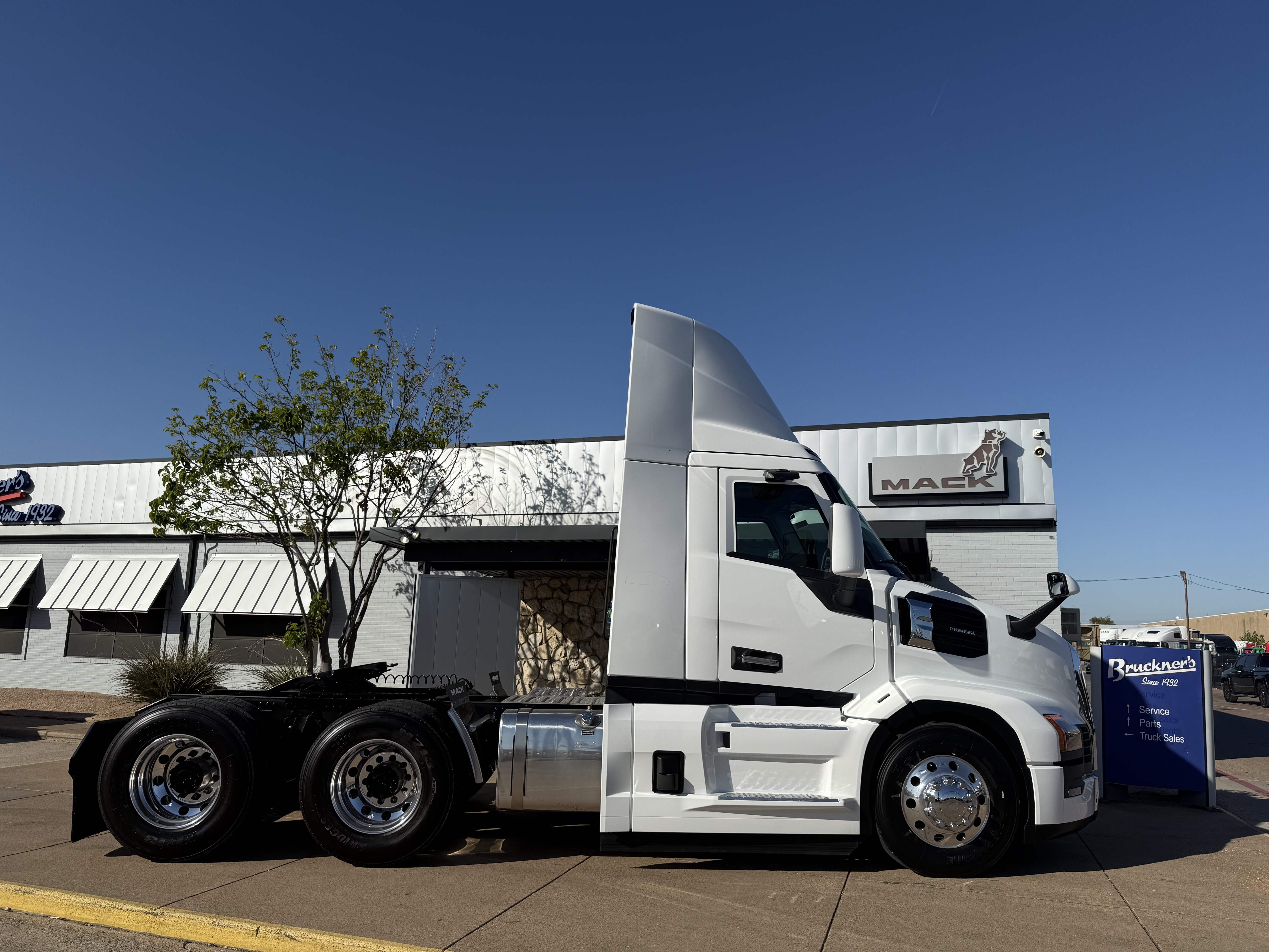 2026 Mack Pinnacle in Fort Worth, TX — photo 6