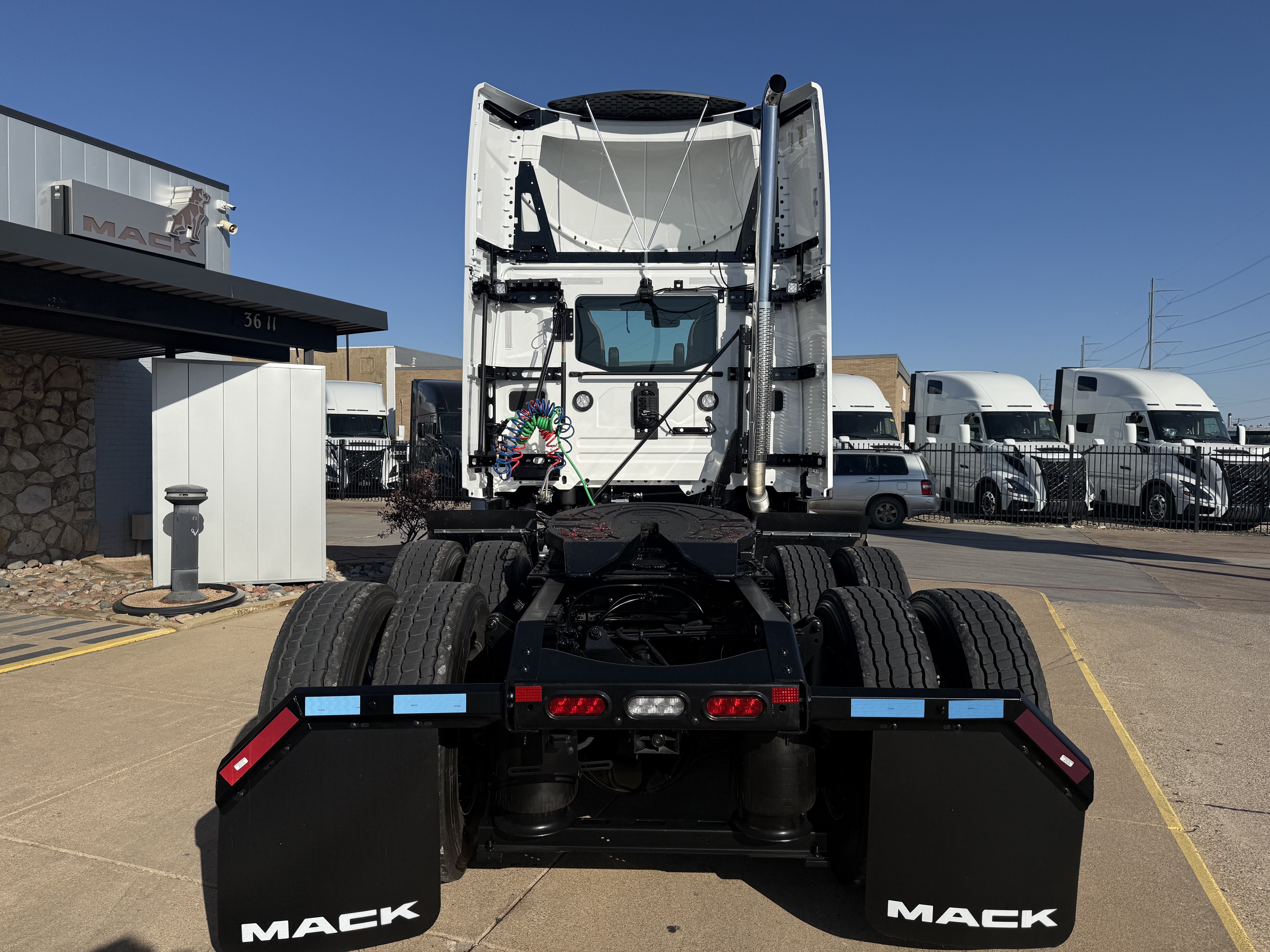 2026 Mack Pinnacle in Fort Worth, TX — photo 4