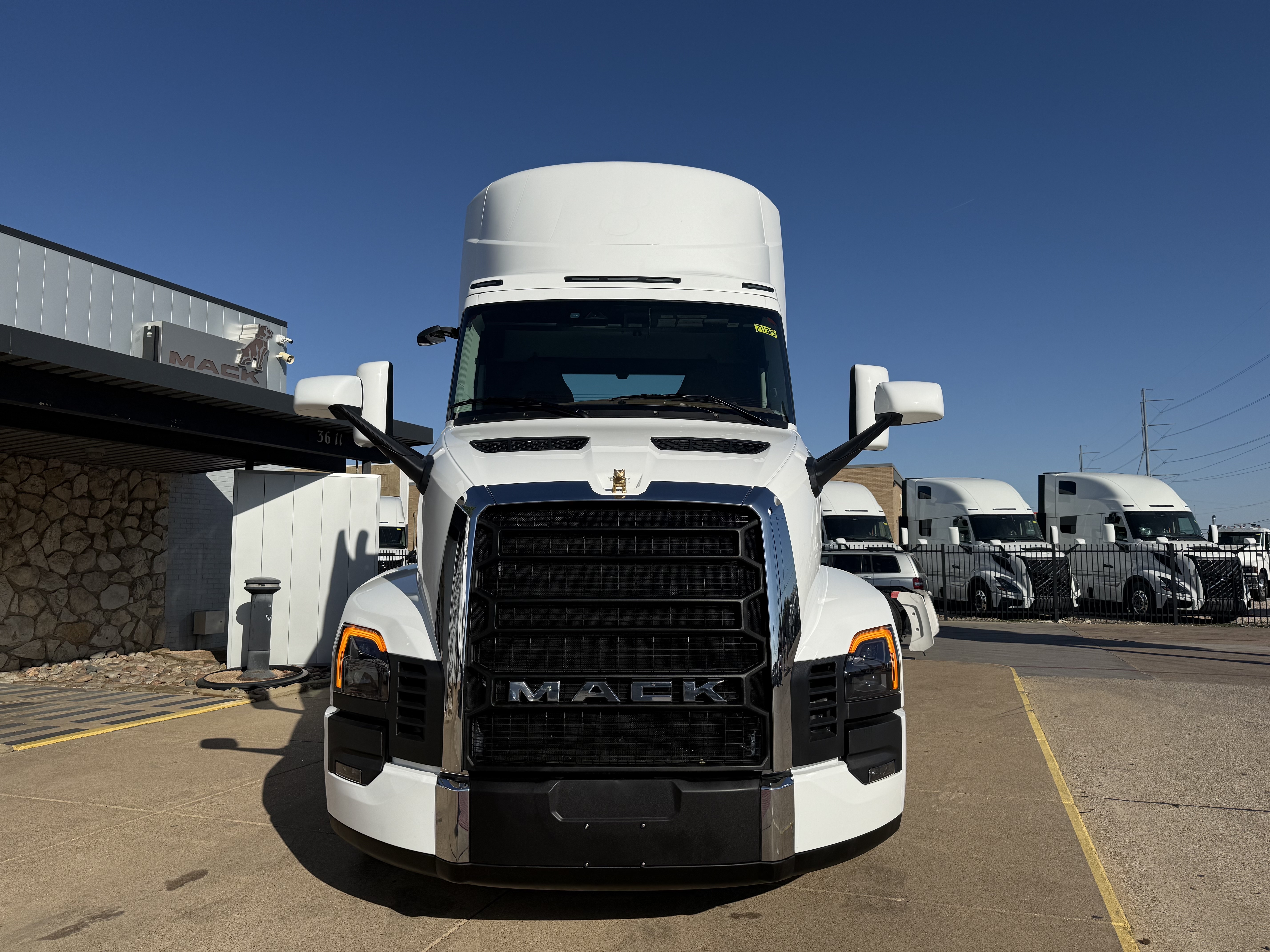 2026 Mack Pinnacle in Fort Worth, TX — photo 8