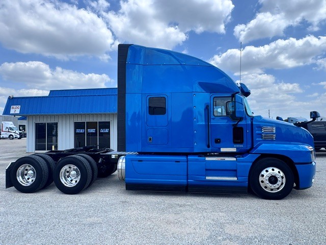 2024 Mack Anthem in San Antonio, TX — photo 7