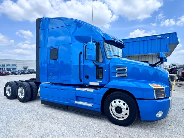 2024 Mack Anthem in San Antonio, TX — photo 4