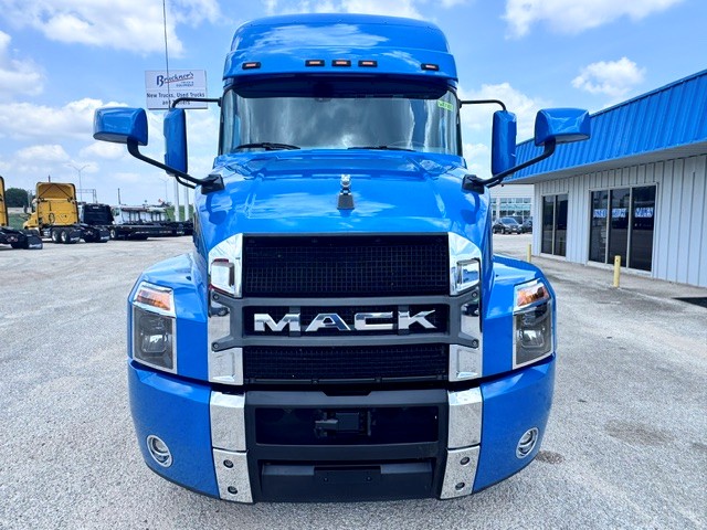 2024 Mack Anthem in San Antonio, TX — photo 3