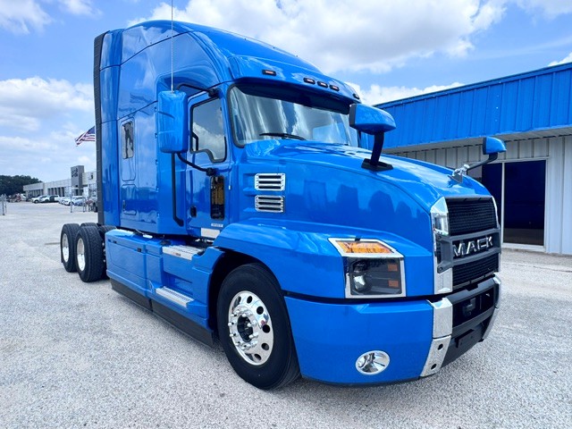2024 Mack Anthem in San Antonio, TX — photo 2