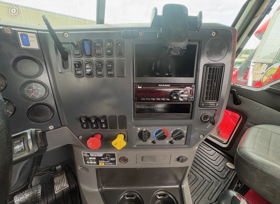 2016 Mack Pinnacle in Shreveport, LA — photo 7