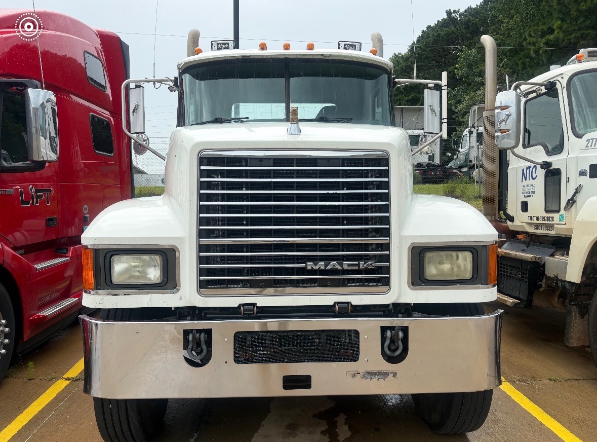 2016 Mack Pinnacle in Shreveport, LA — photo 2