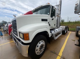 2016 Mack Pinnacle in Shreveport, LA — photo 4