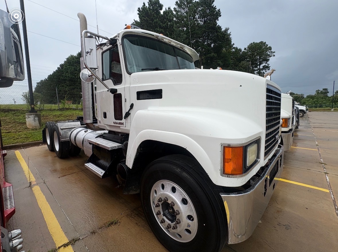 2016 Mack Pinnacle in Shreveport, LA — photo 3