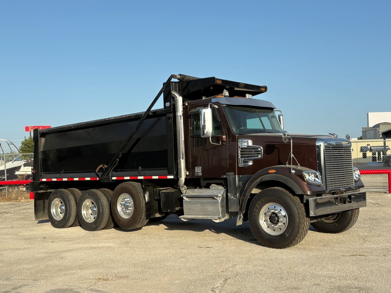2019 Freightliner 122SD in Fort Worth, TX — photo 3