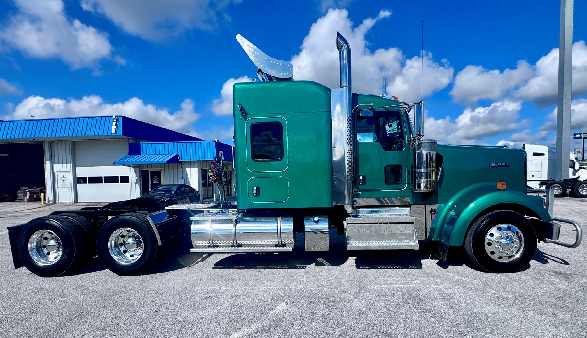 2023 Kenworth W900 in San Antonio, TX — photo 4