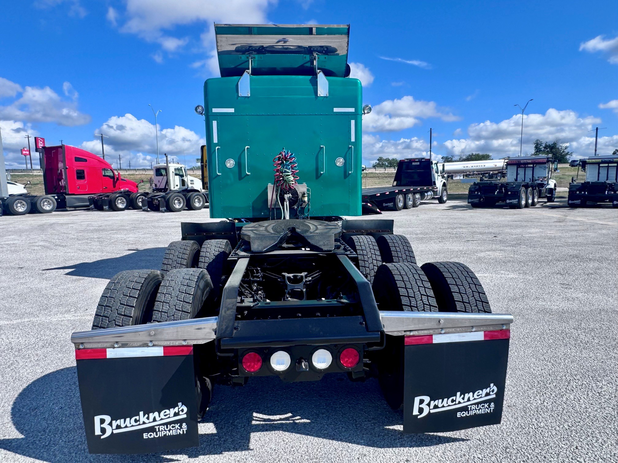 2023 Kenworth W900 in San Antonio, TX — photo 7