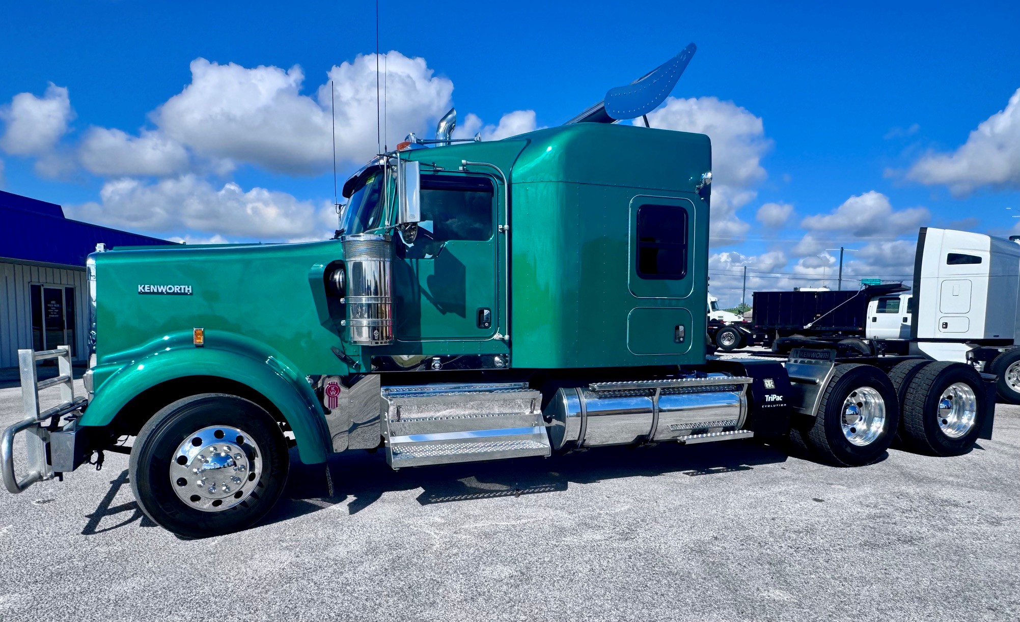 2023 Kenworth W900 in San Antonio, TX — photo 3