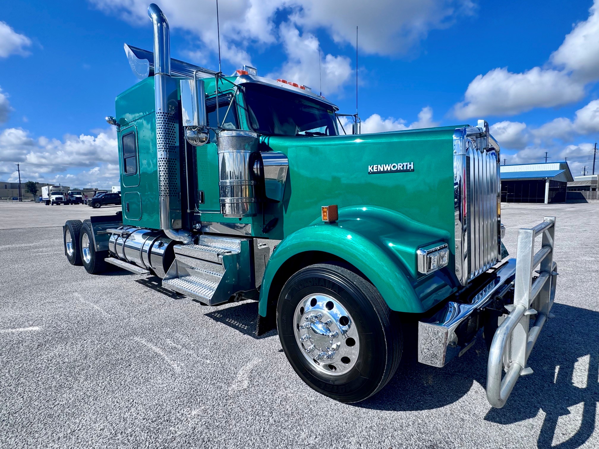 2023 Kenworth W900 in San Antonio, TX — photo 2