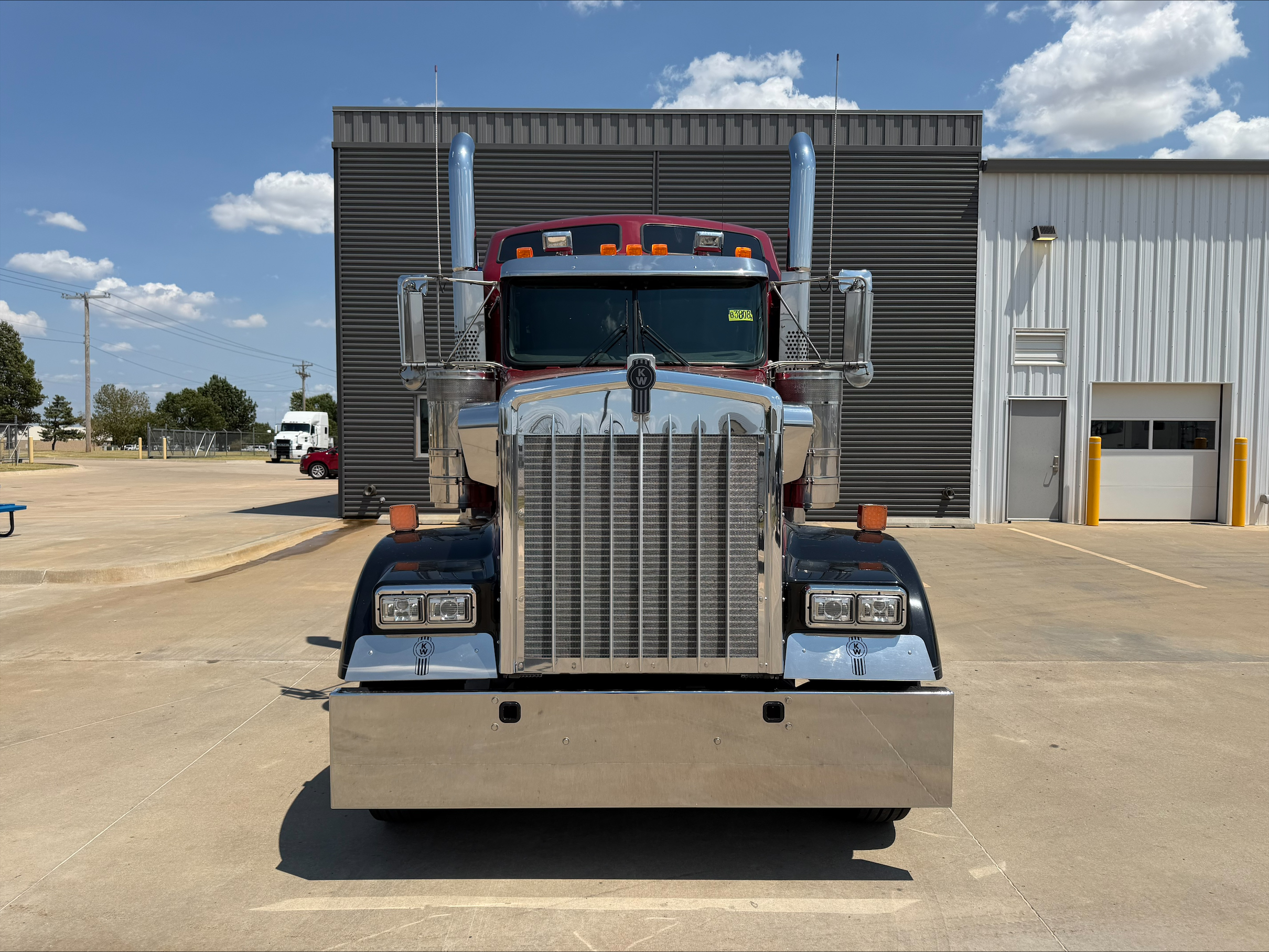 2023 Kenworth W900 in Tulsa, OK — photo 2