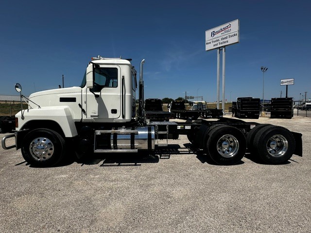 2020 Mack Pinnacle in San Antonio, TX — photo 4
