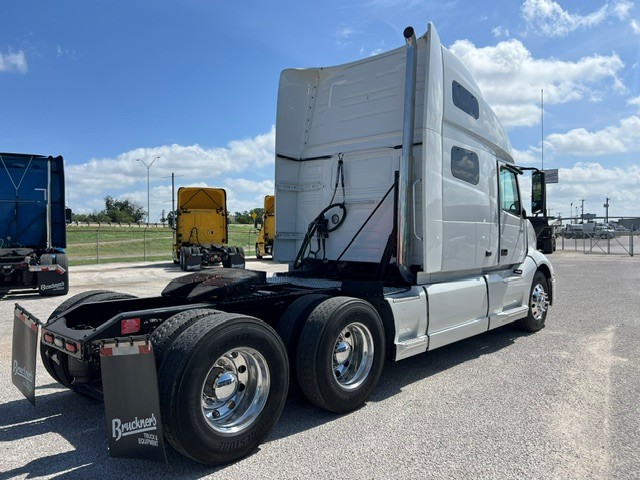 2020 Volvo VNL 760 in San Antonio, TX — photo 7