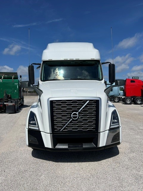 2020 Volvo VNL 760 in San Antonio, TX — photo 3