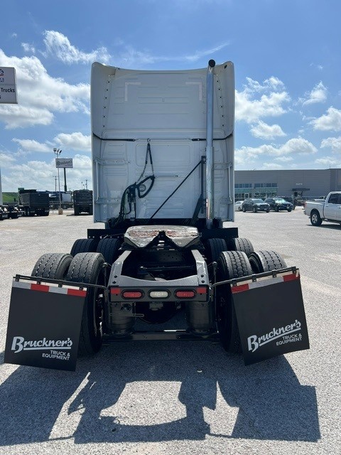 2020 Volvo VNL 760 in San Antonio, TX — photo 8