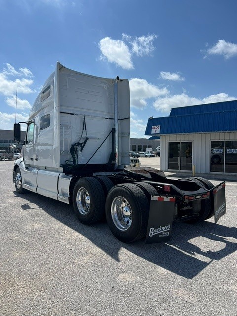 2020 Volvo VNL 760 in San Antonio, TX — photo 6