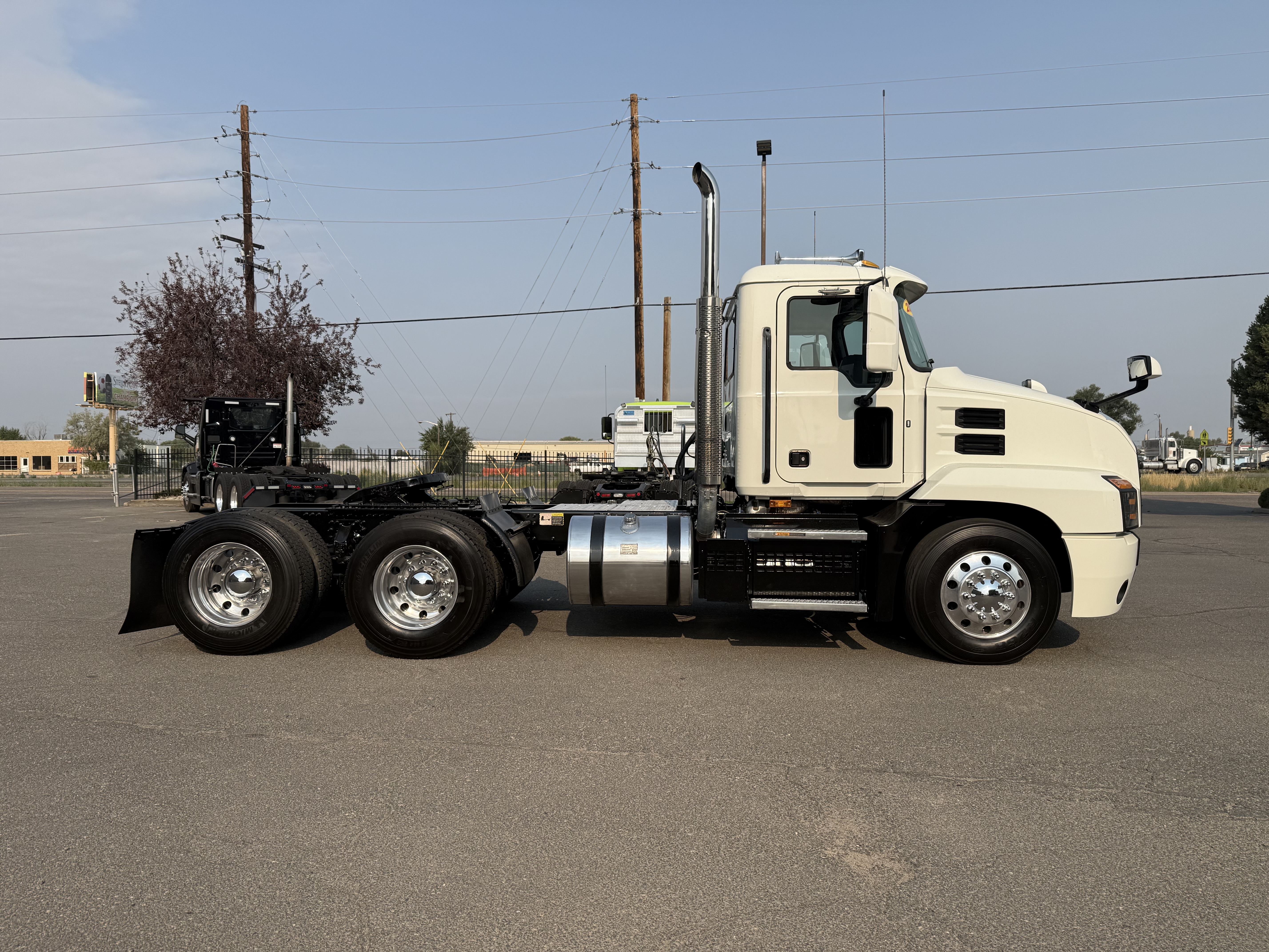 2020 Mack Anthem in CO — photo 7