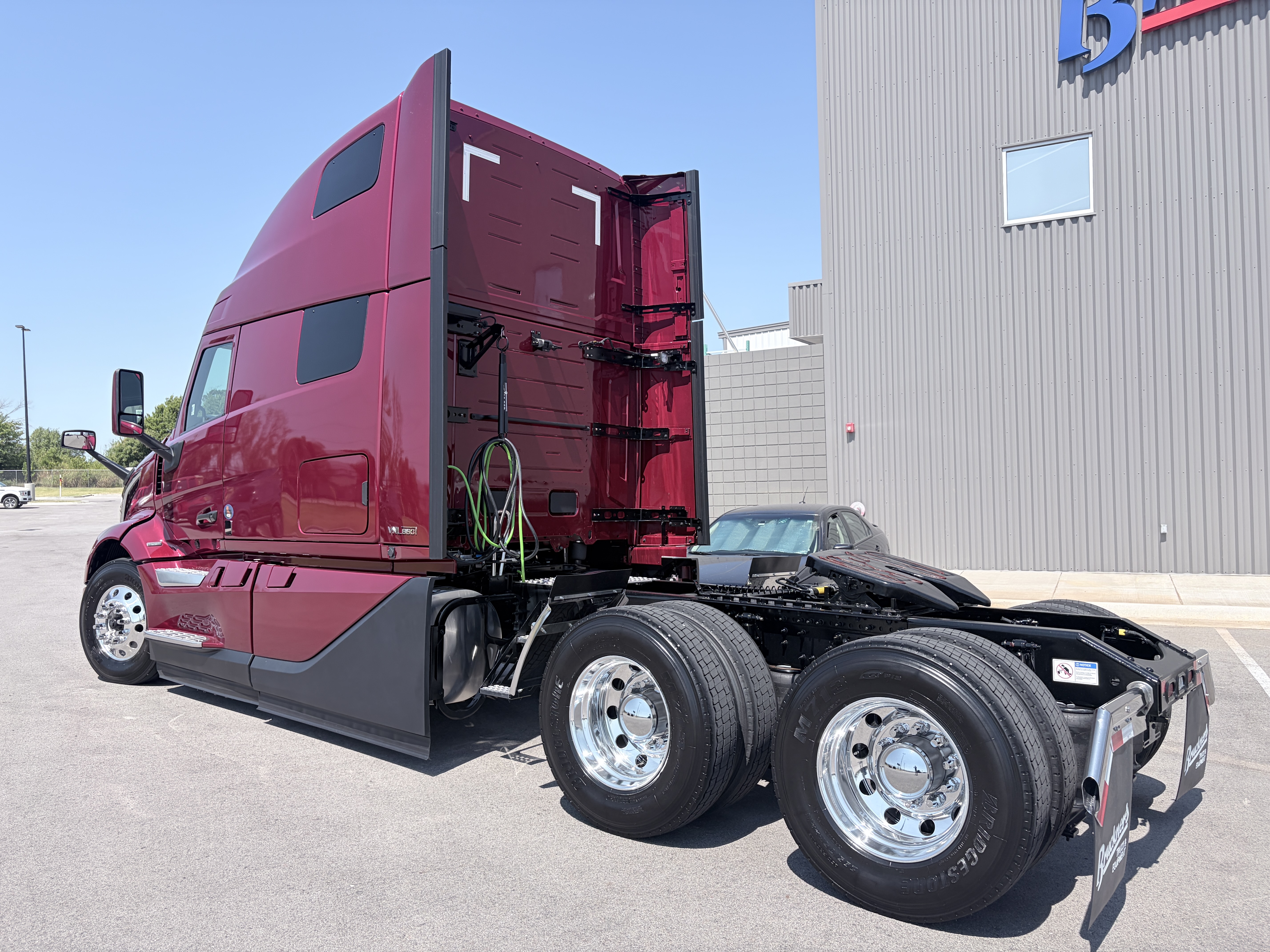 2027 Volvo VNL 860 in Tulsa, OK — photo 3