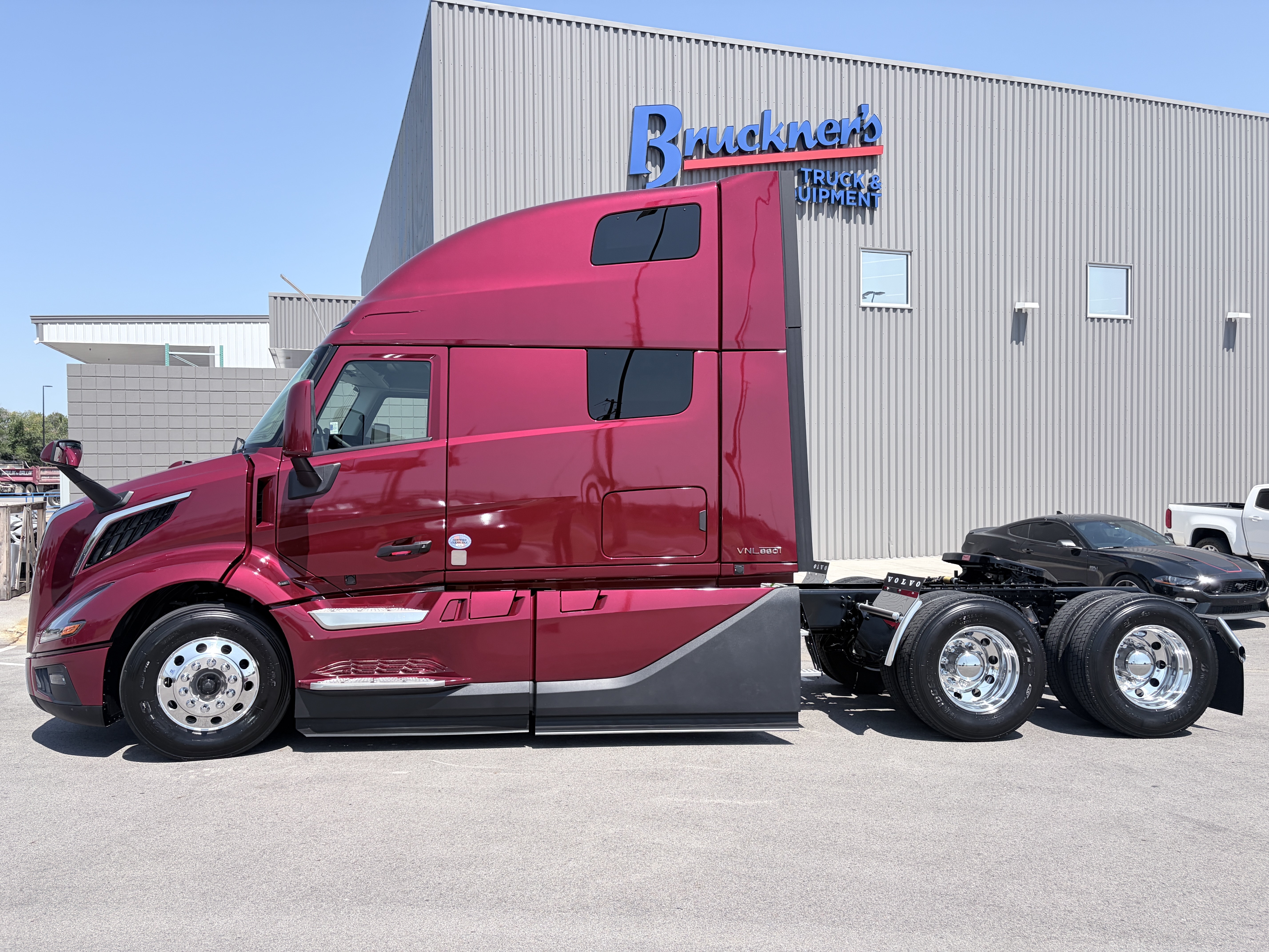 2027 Volvo VNL 860 in Tulsa, OK — photo 2