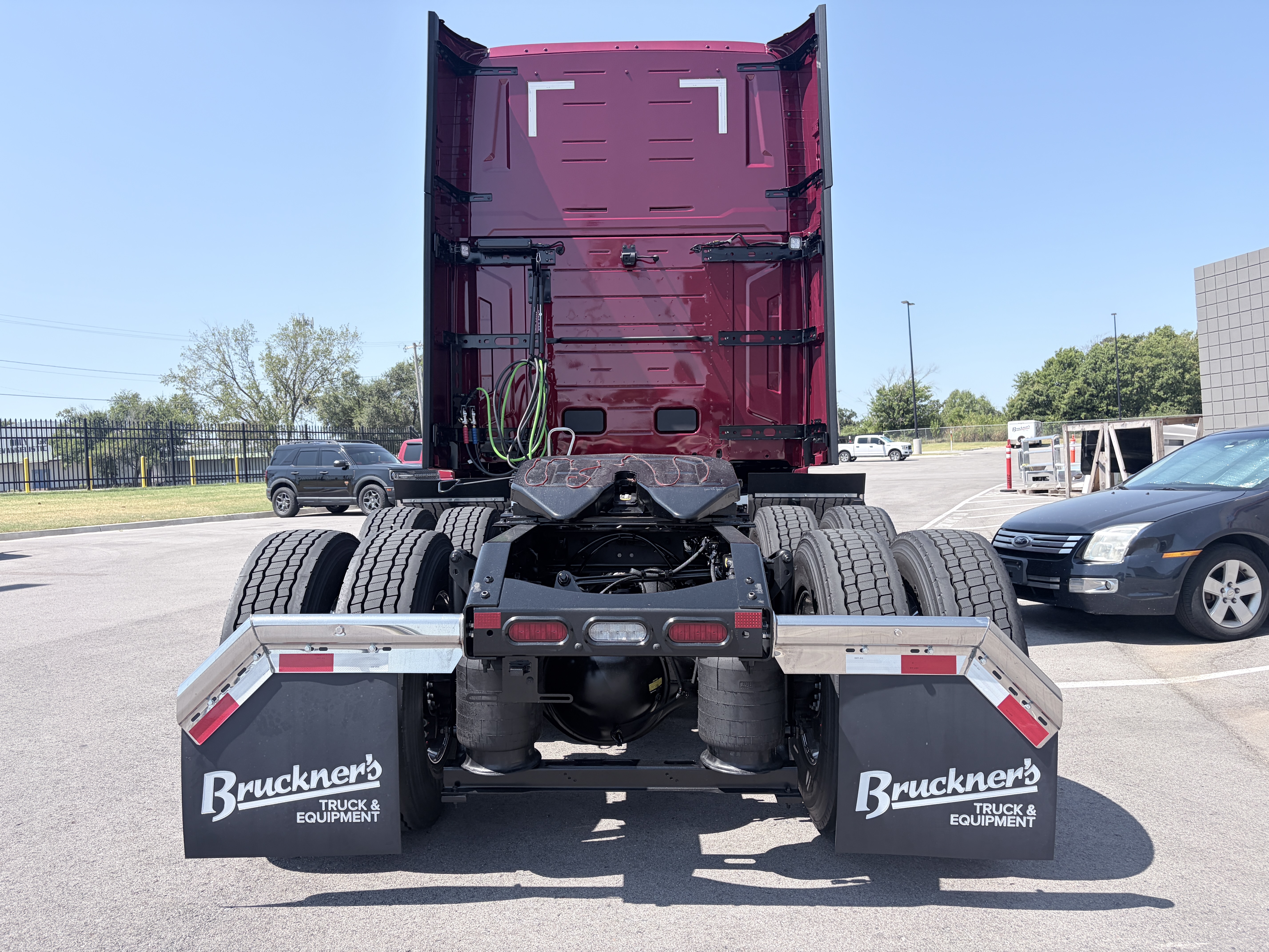 2027 Volvo VNL 860 in Tulsa, OK — photo 6