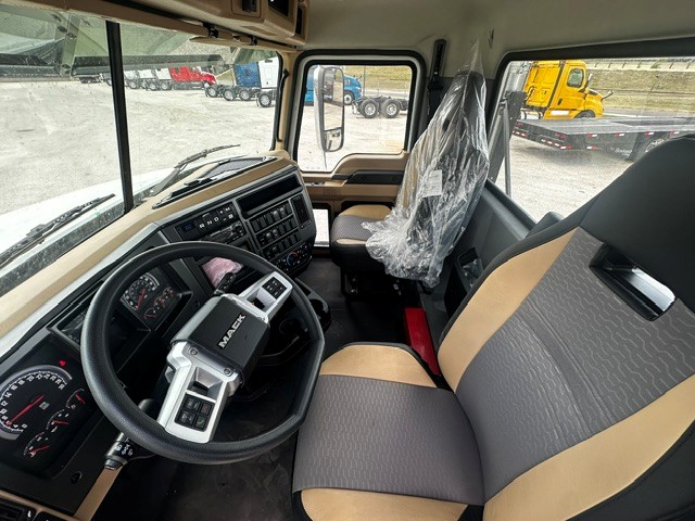 2027 Mack Granite in San Antonio, TX — photo 7