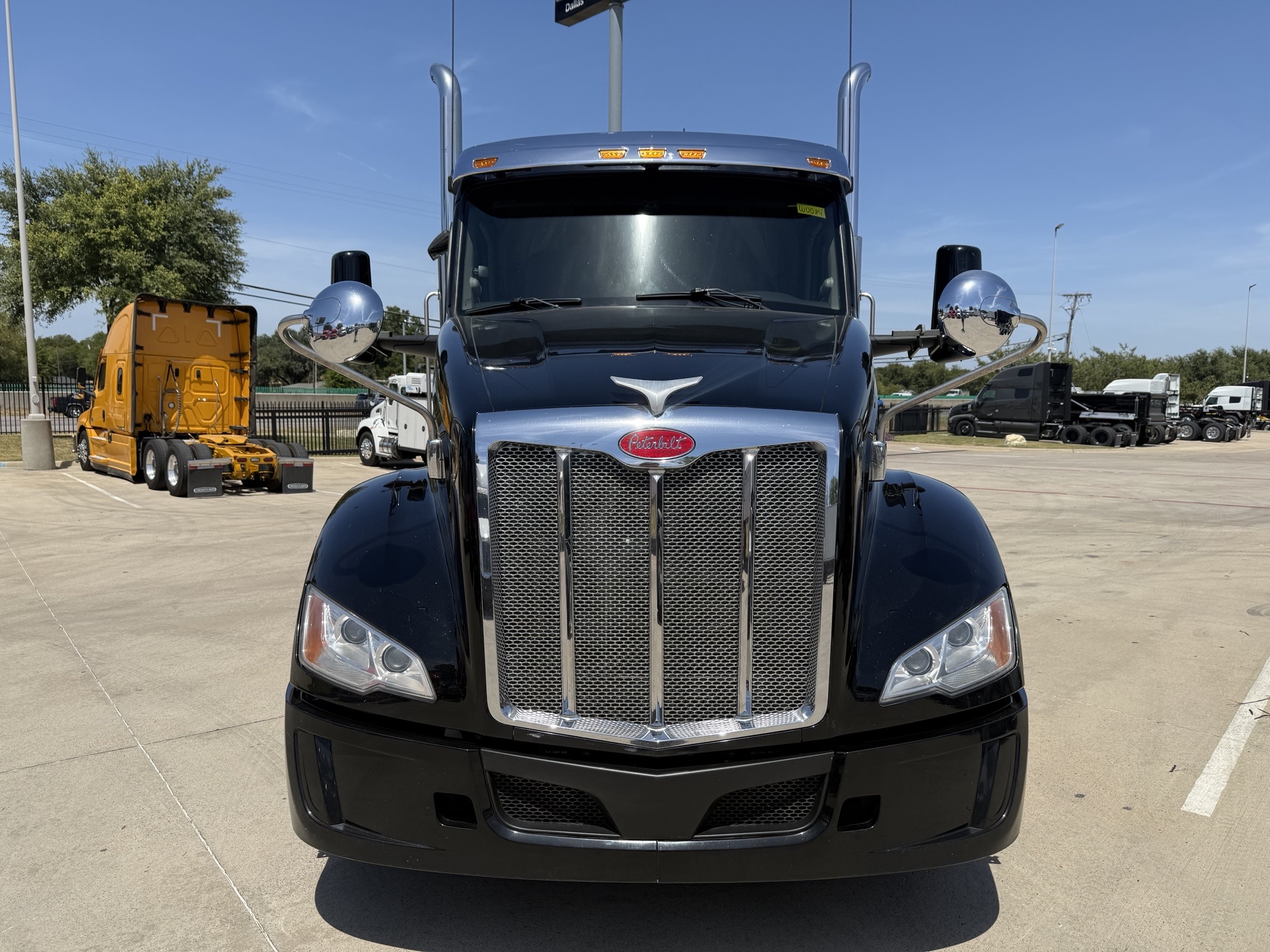 2023 Peterbilt 579 in TX — photo 2