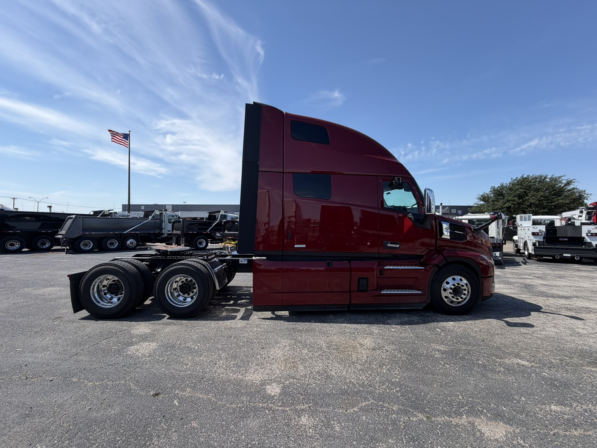 2027 Mack Pinnacle in Fort Worth, TX — photo 4