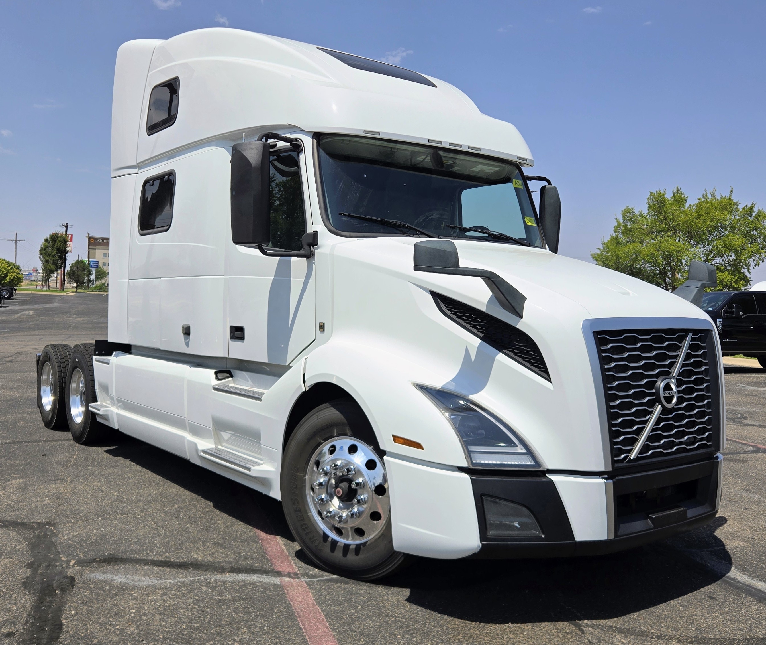 2022 Volvo VNL 860 in Amarillo, TX — photo 2