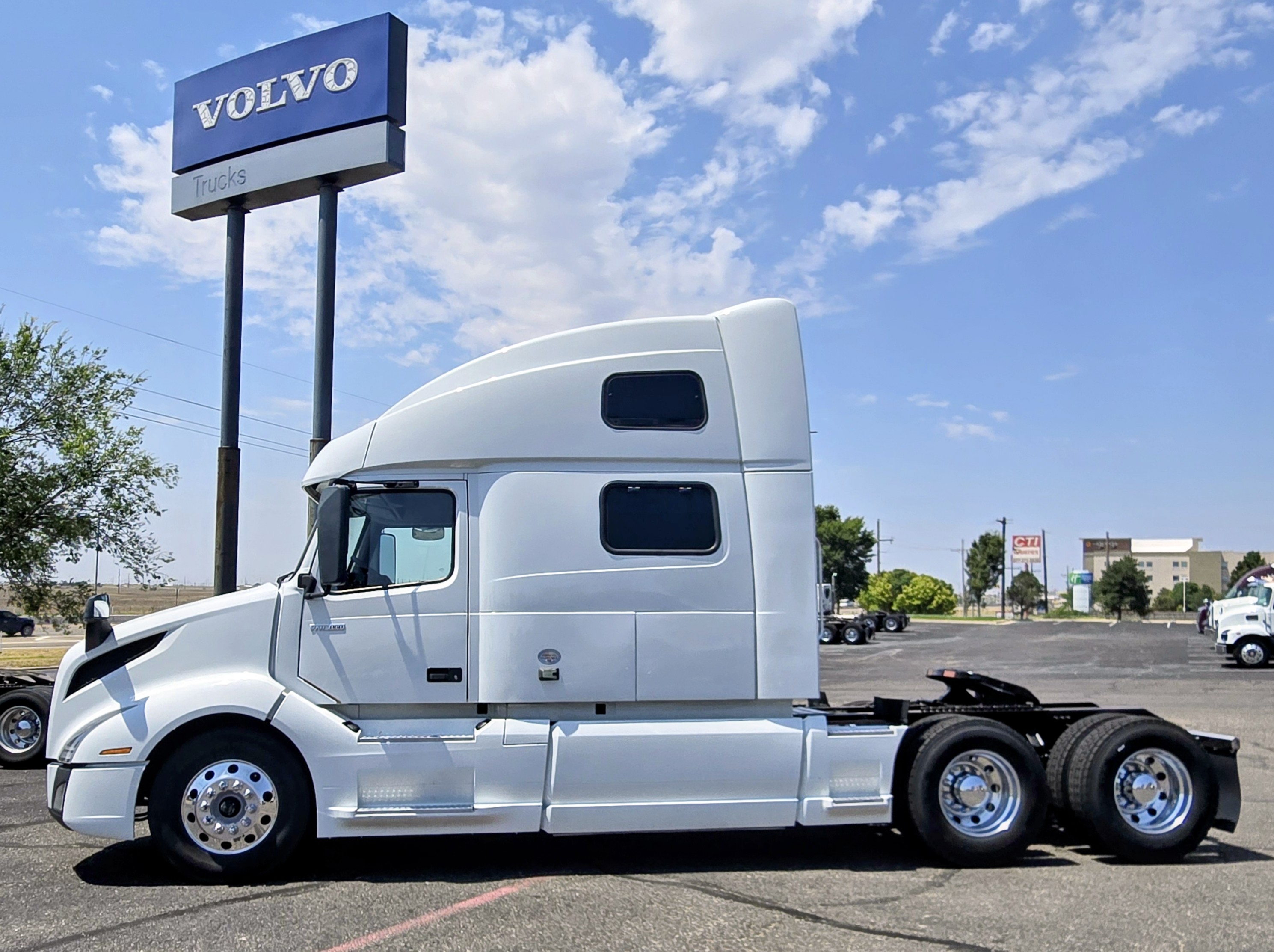 2022 Volvo VNL 860 in Amarillo, TX — photo 5