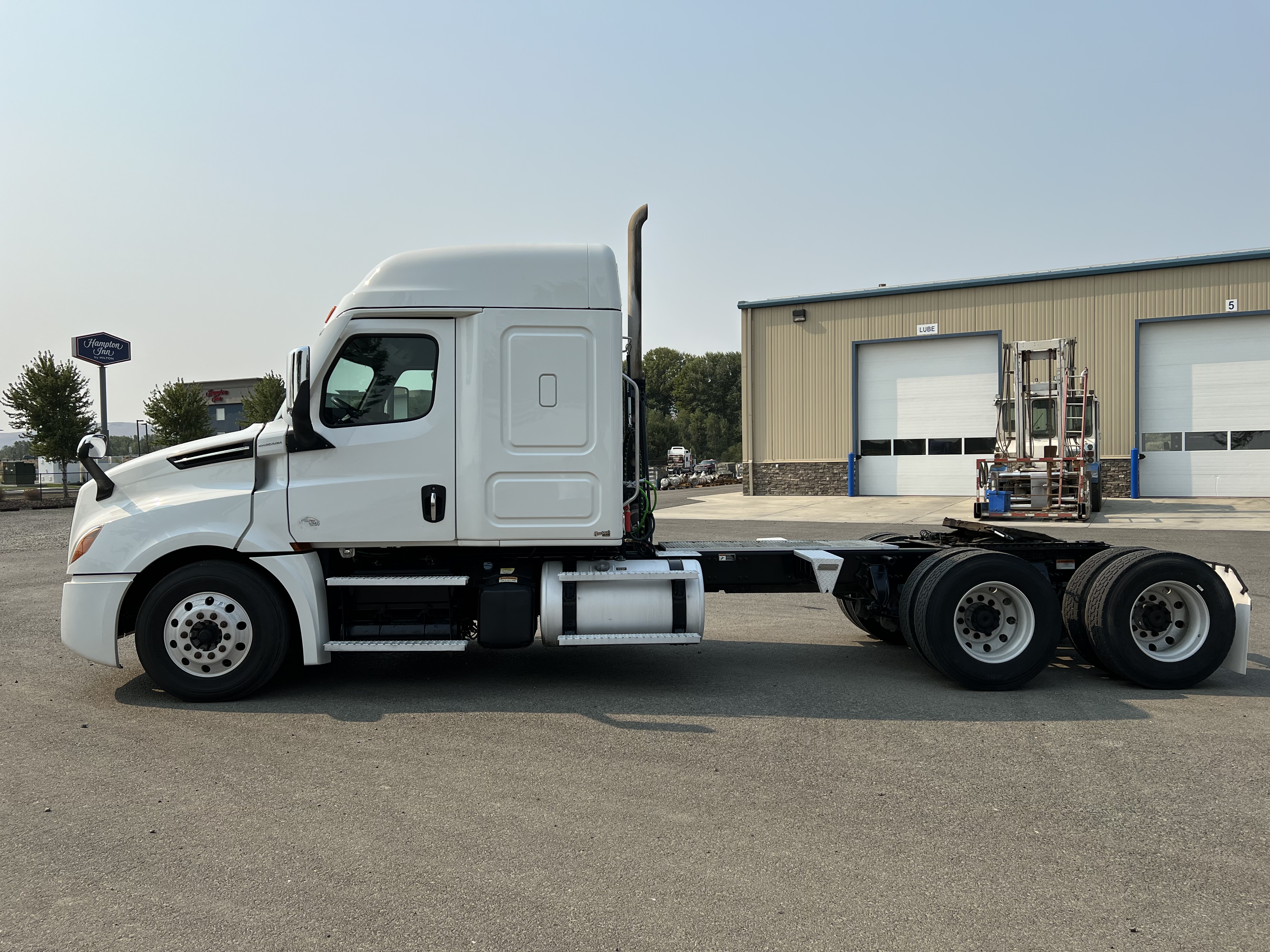 2020 Freightliner Cascadia in Ellensburg, WA — photo 8