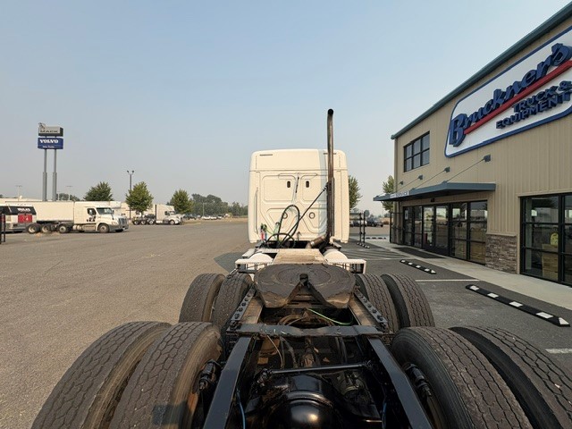 2020 Freightliner Cascadia in Ellensburg, WA — photo 6