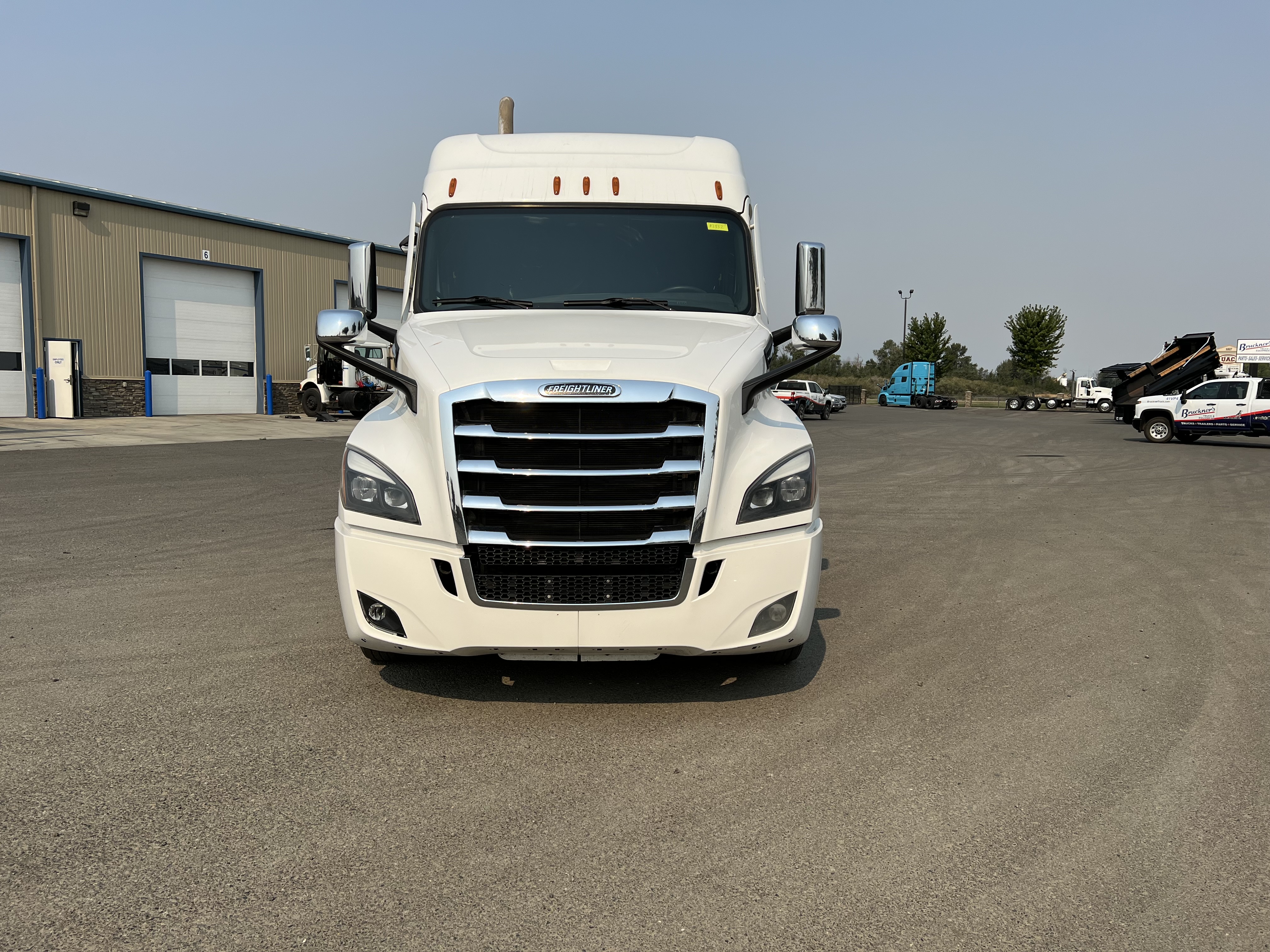 2020 Freightliner Cascadia in Ellensburg, WA — photo 2