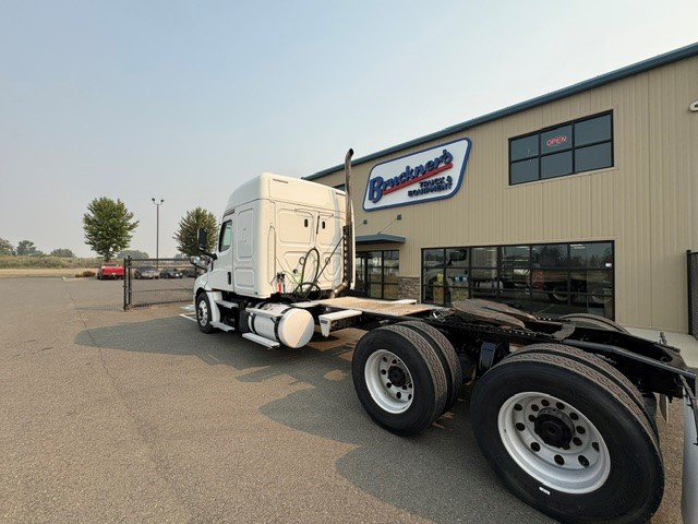 2020 Freightliner Cascadia in Ellensburg, WA — photo 7