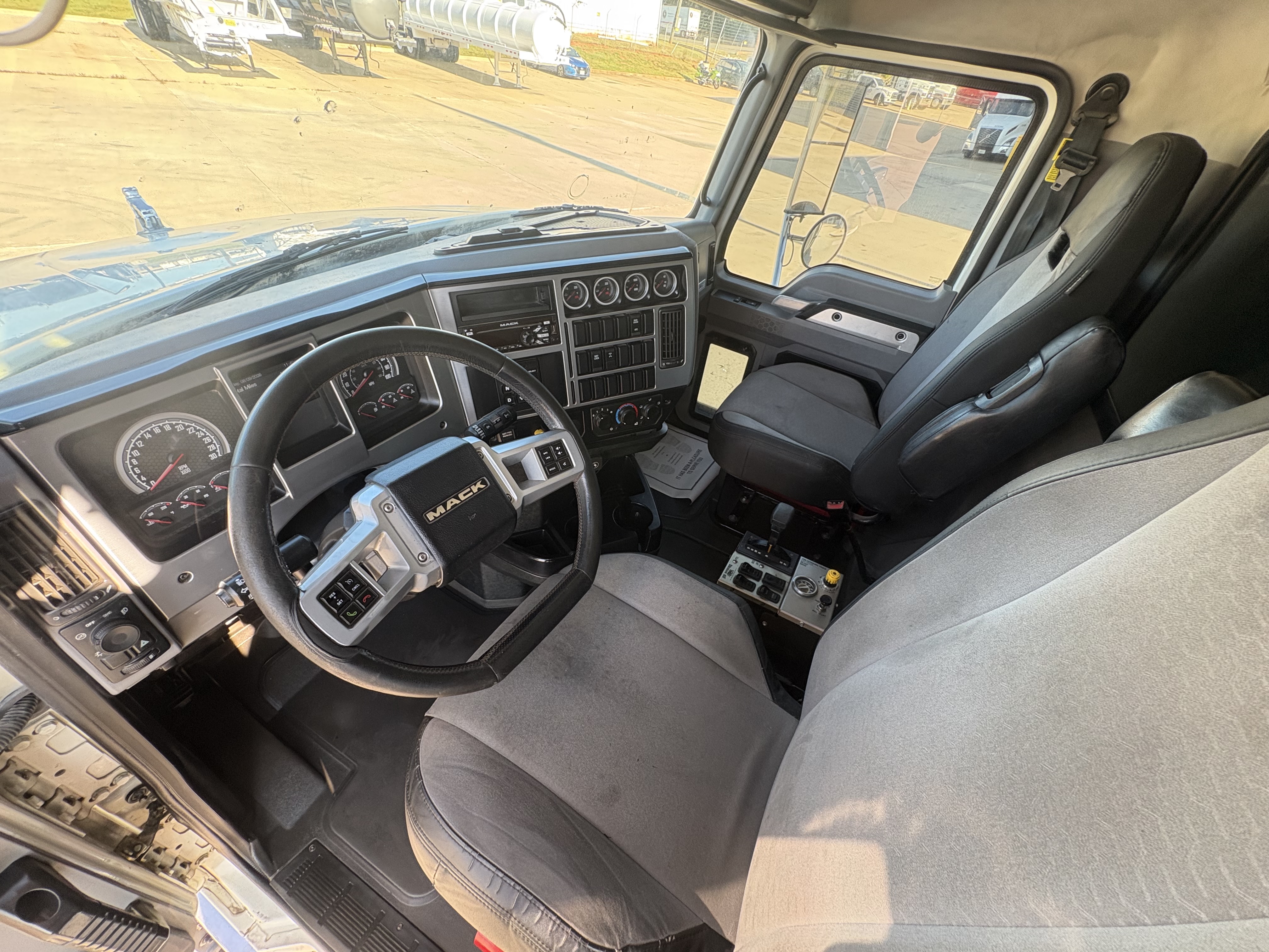 2021 Mack Granite in Shreveport, LA — photo 8