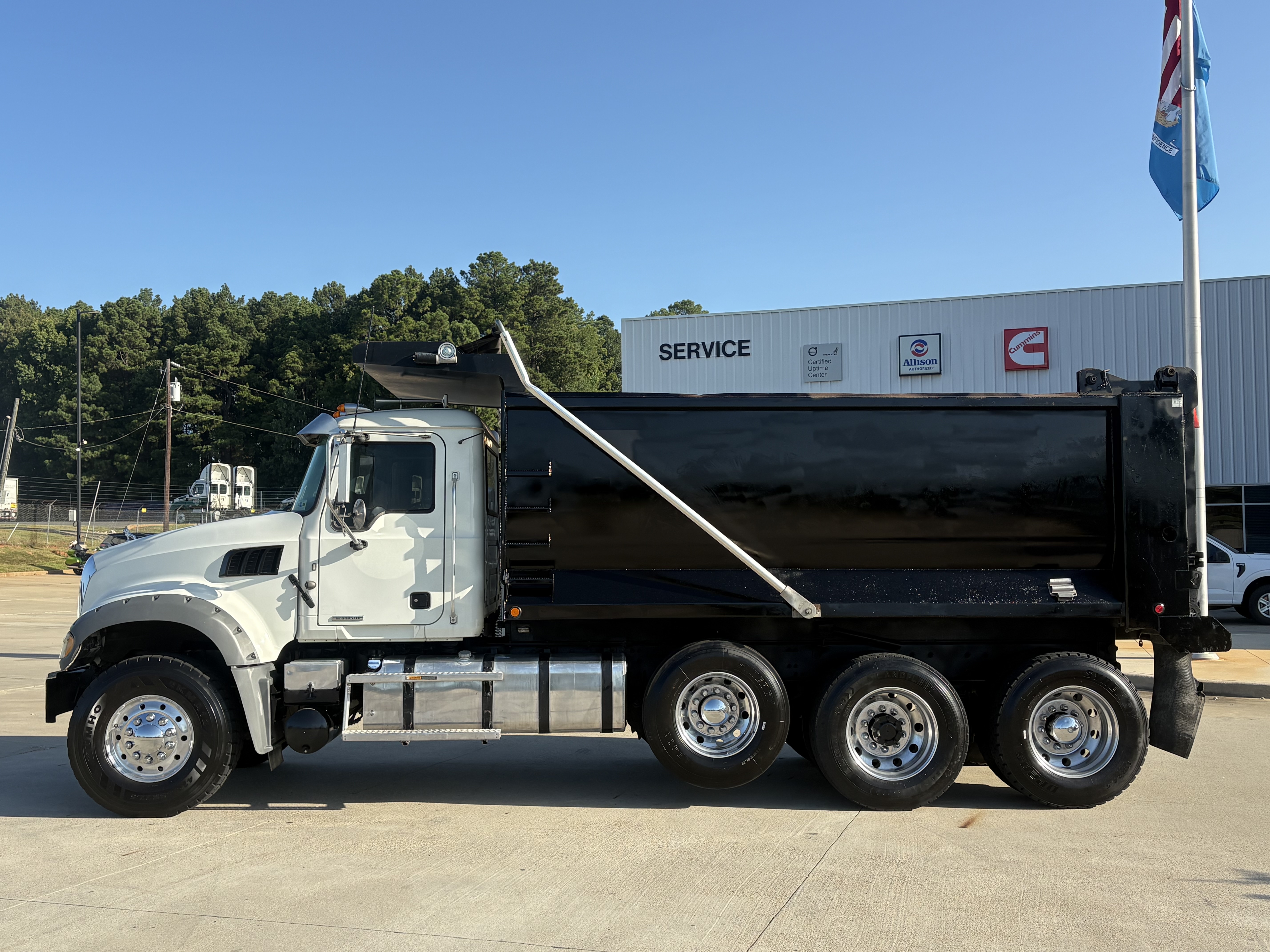 2021 Mack Granite in Shreveport, LA — photo 3