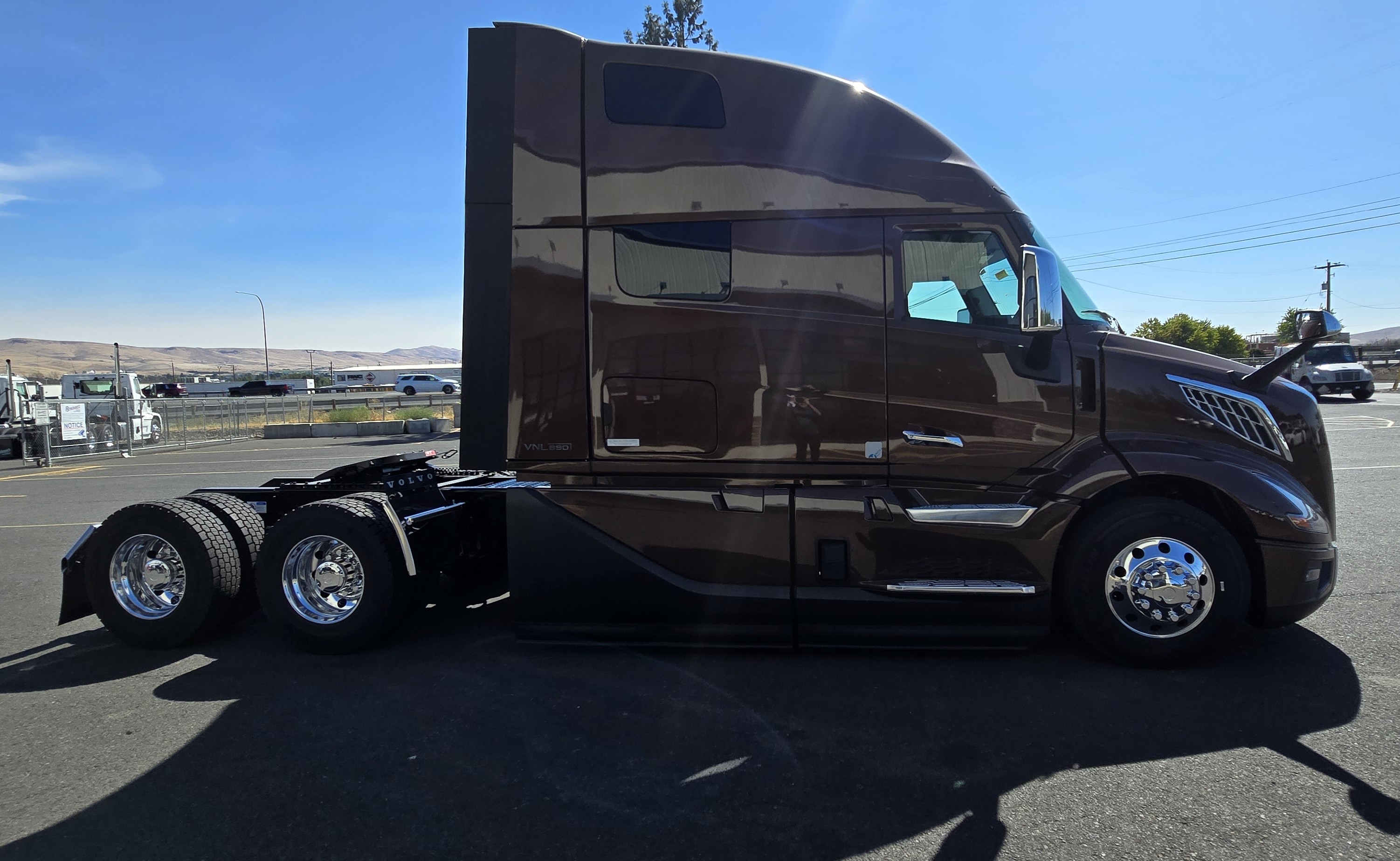 2027 Volvo VNL 860 in Yakima, WA — photo 4